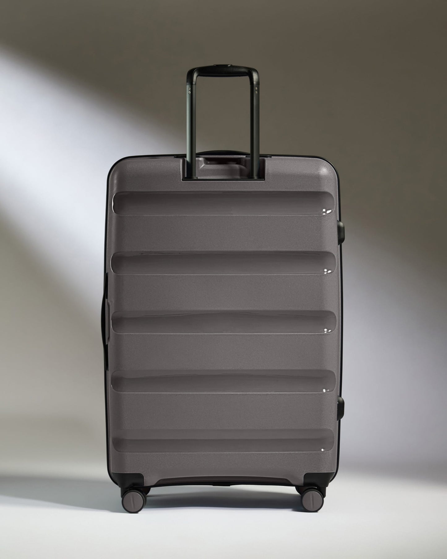 Antler Luggage - Expandable Large Suitcase in Gloss Gull Grey - Logo Stripe - Expanding Rollercase | Large 4W Expandable Large Suitcase in Gloss Gull Grey - Logo Stripe