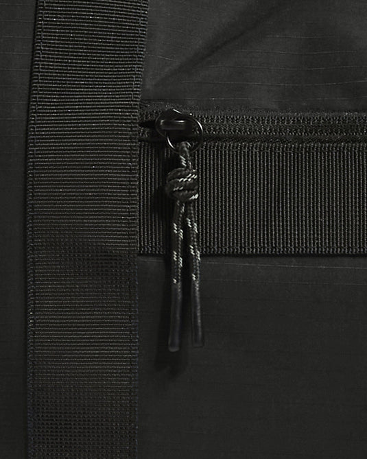 a zipper on a black bag
