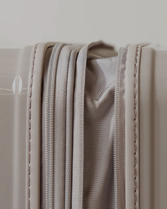 a close up of a zipper