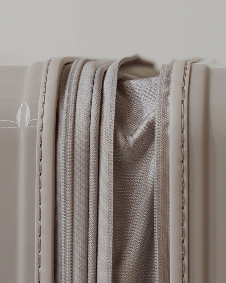 a close up of a zipper