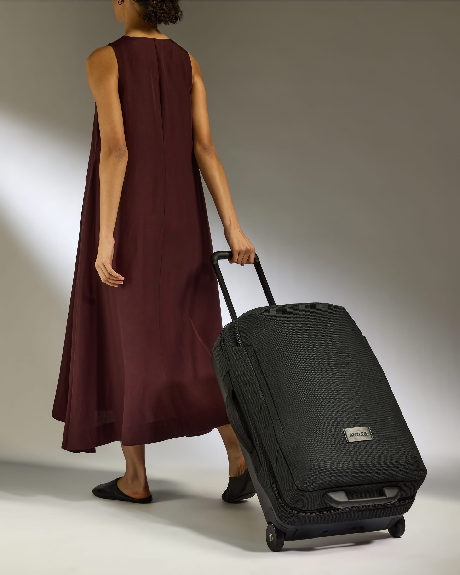 Antler Luggage -  Antler Weave Wheeled Duffel in Black - Wheeled Duffle Antler Weave Wheeled Duffel in Black | Holdall Bag & Suitcase