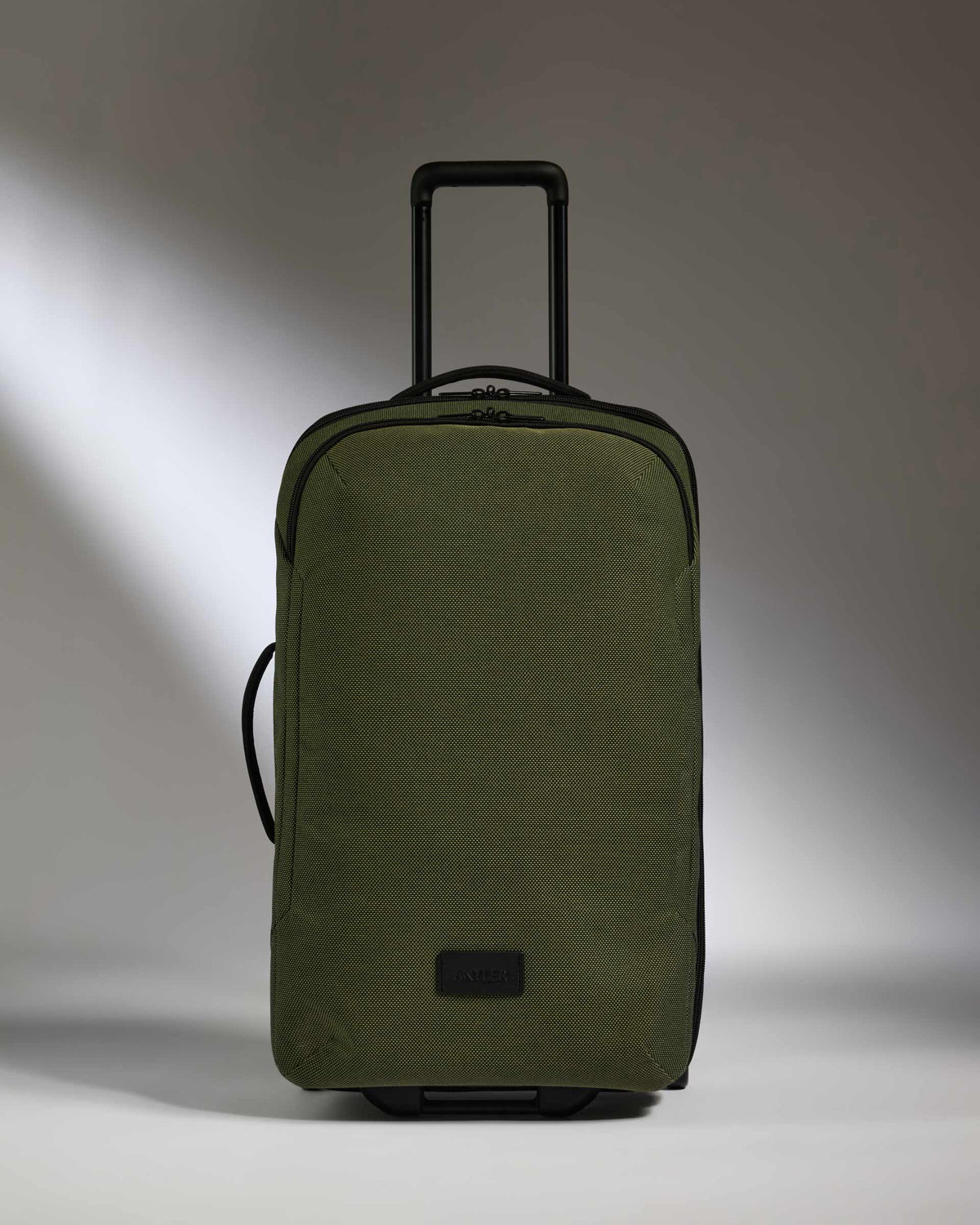 Antler Luggage -  Antler Weave Wheeled Duffel in Olive Green - Wheeled Duffle Antler Weave Wheeled Duffel in Green | Holdall Bag & Suitcase