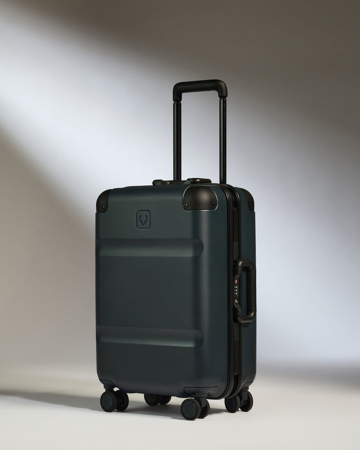 Cabin Suitcase Basalt Heritage Stripe