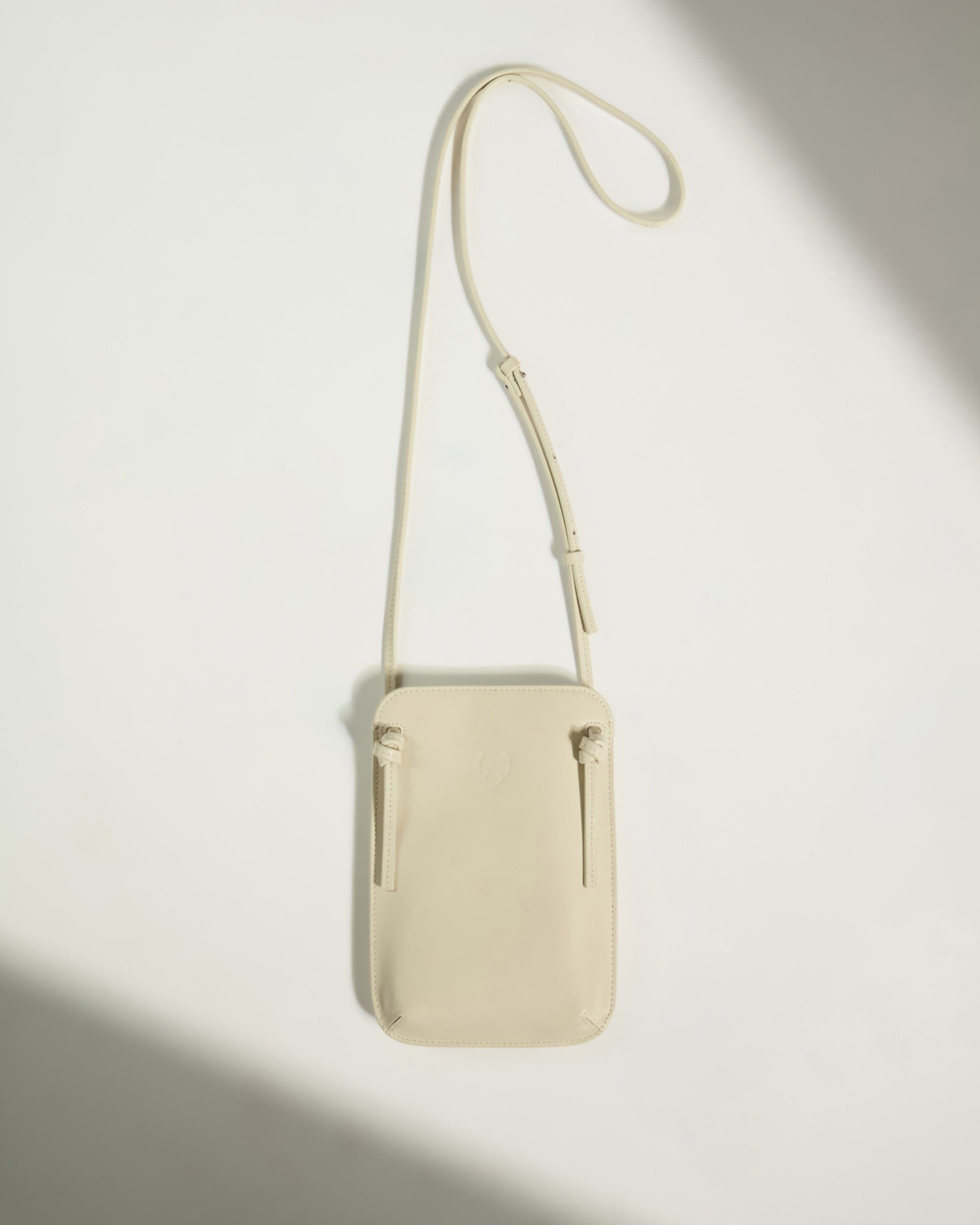 Antler Luggage -  Crossbody Bag in Cream Leather - 1914 Collection - Cross Body Bag Crossbody Bag in Cream Leather - 1914 Collection | Travel Bag & Accessories
