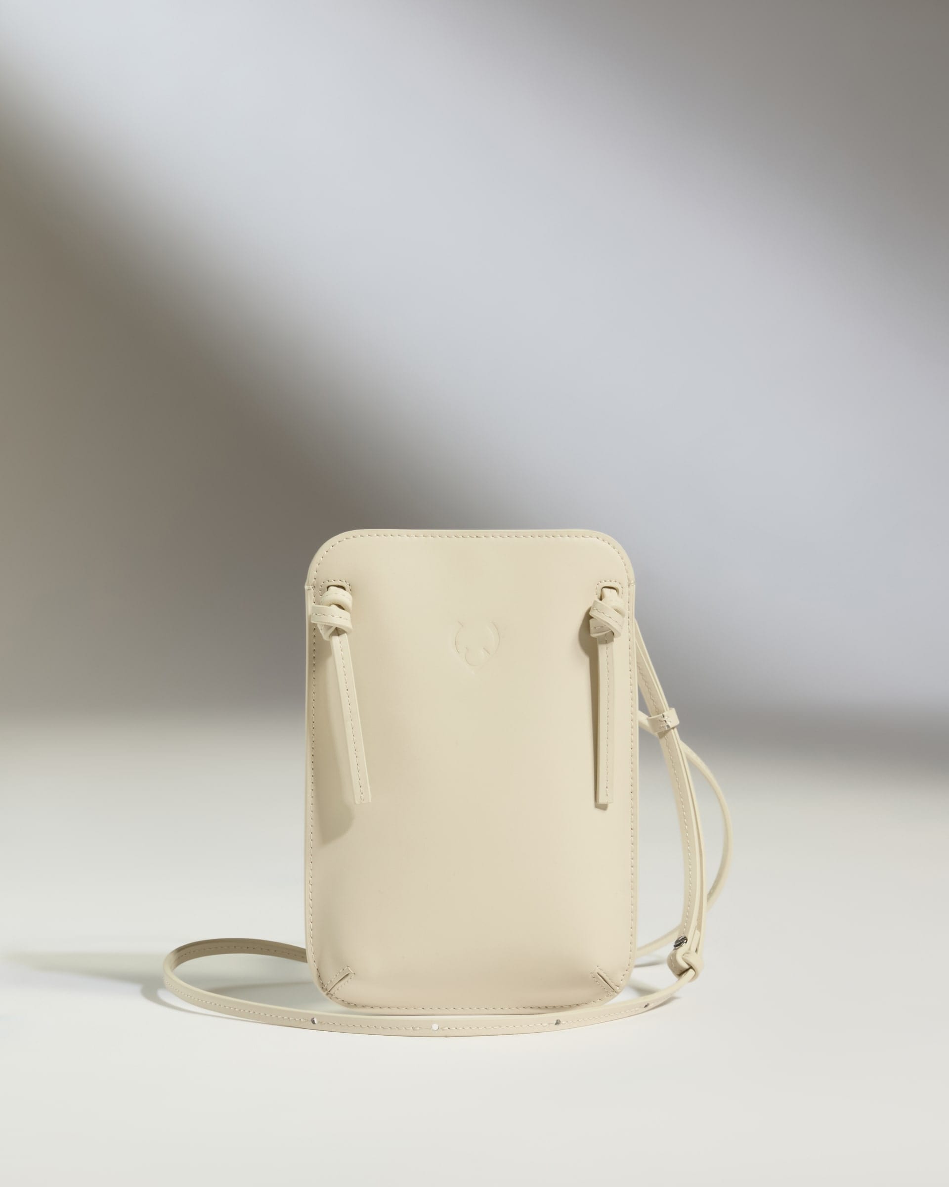 Antler Luggage -  Crossbody Bag in Cream Leather - 1914 Collection - Cross Body Bag Crossbody Bag in Cream Leather - 1914 Collection | Travel Bag & Accessories