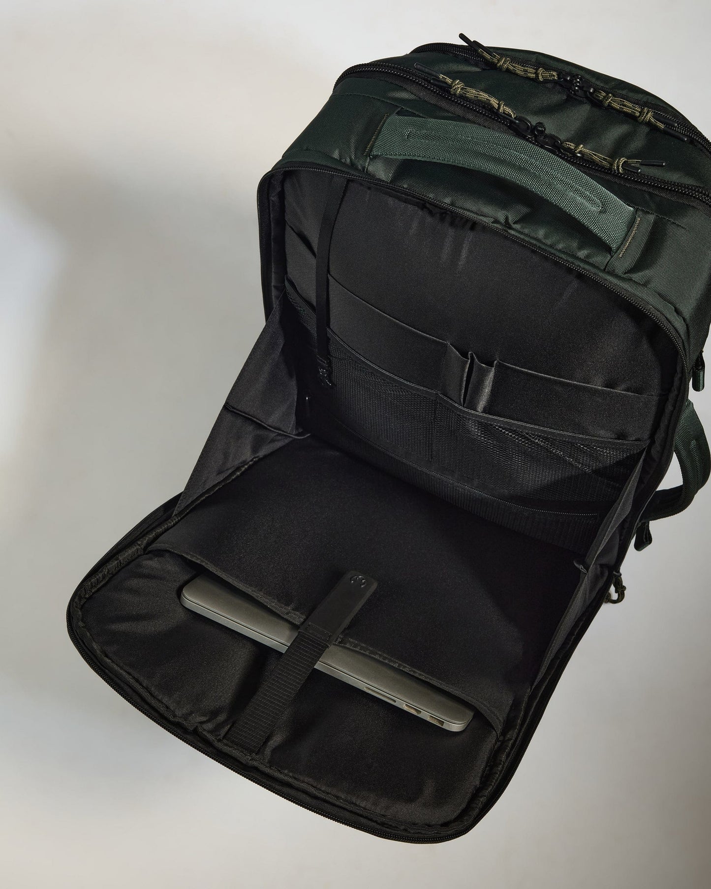 Antler Luggage -  Discovery 45L Backpack in Dark Forest Green - Backpack Discovery 45L Backpack in Dark Green | Rucksacks & Travel Bags