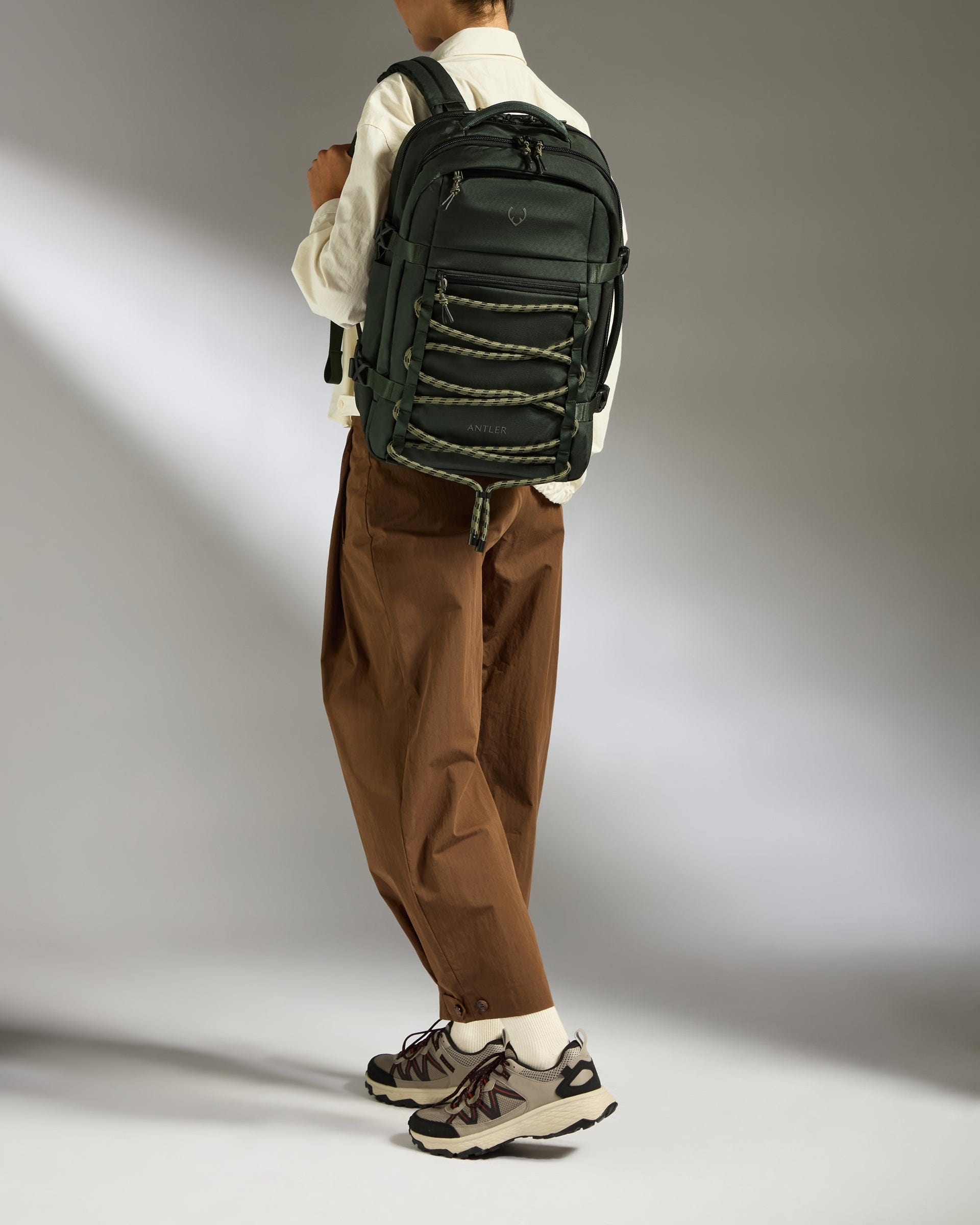 Discovery 28L Backpack in Dark Green | Rucksacks & Travel Bags