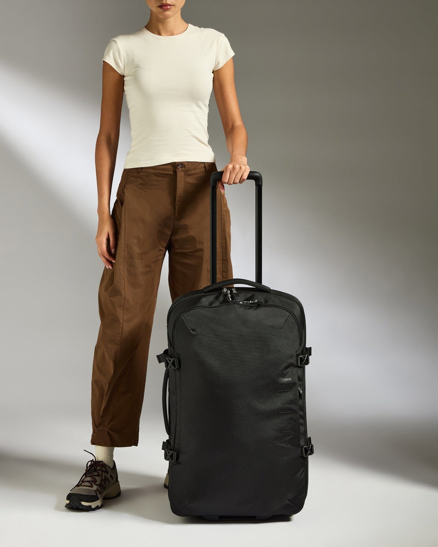 Antler Luggage -  Discovery Wheeled Duffel in Black - Wheeled Duffle Discovery Wheeled Duffel in Black | Holdall Bag & Suitcase