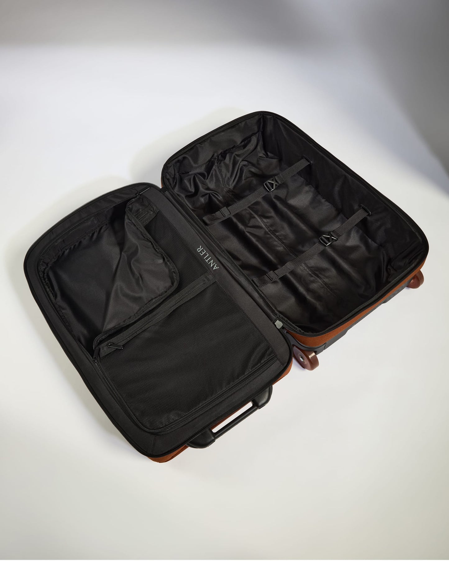 Antler Luggage -  Discovery Wheeled Duffel in Clay Brown - Wheeled Duffle Discovery Wheeled Duffel in Clay | Holdall Bag & Suitcase