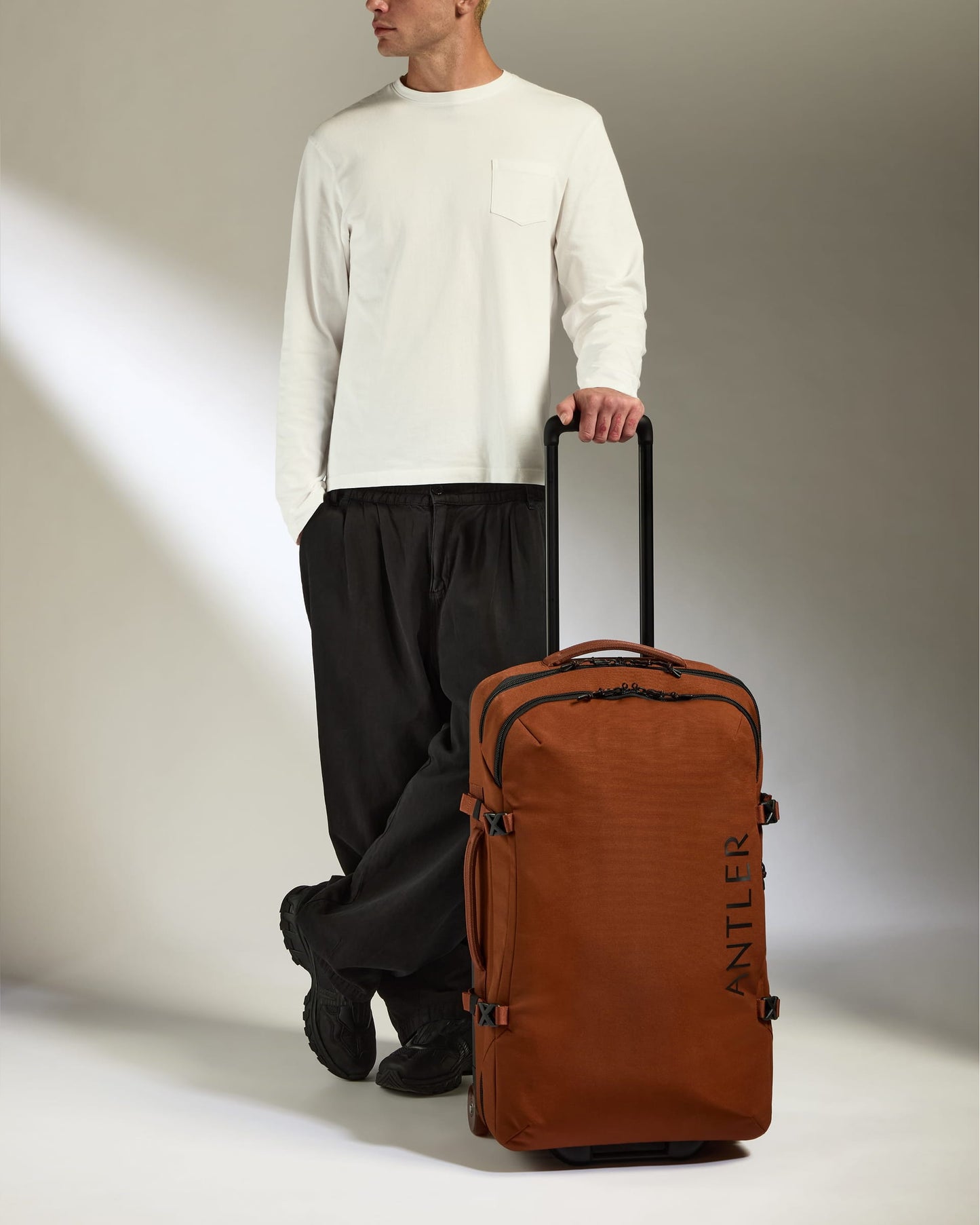 Antler Luggage -  Discovery Wheeled Duffel in Clay Brown - Wheeled Duffle Discovery Wheeled Duffel in Clay | Holdall Bag & Suitcase