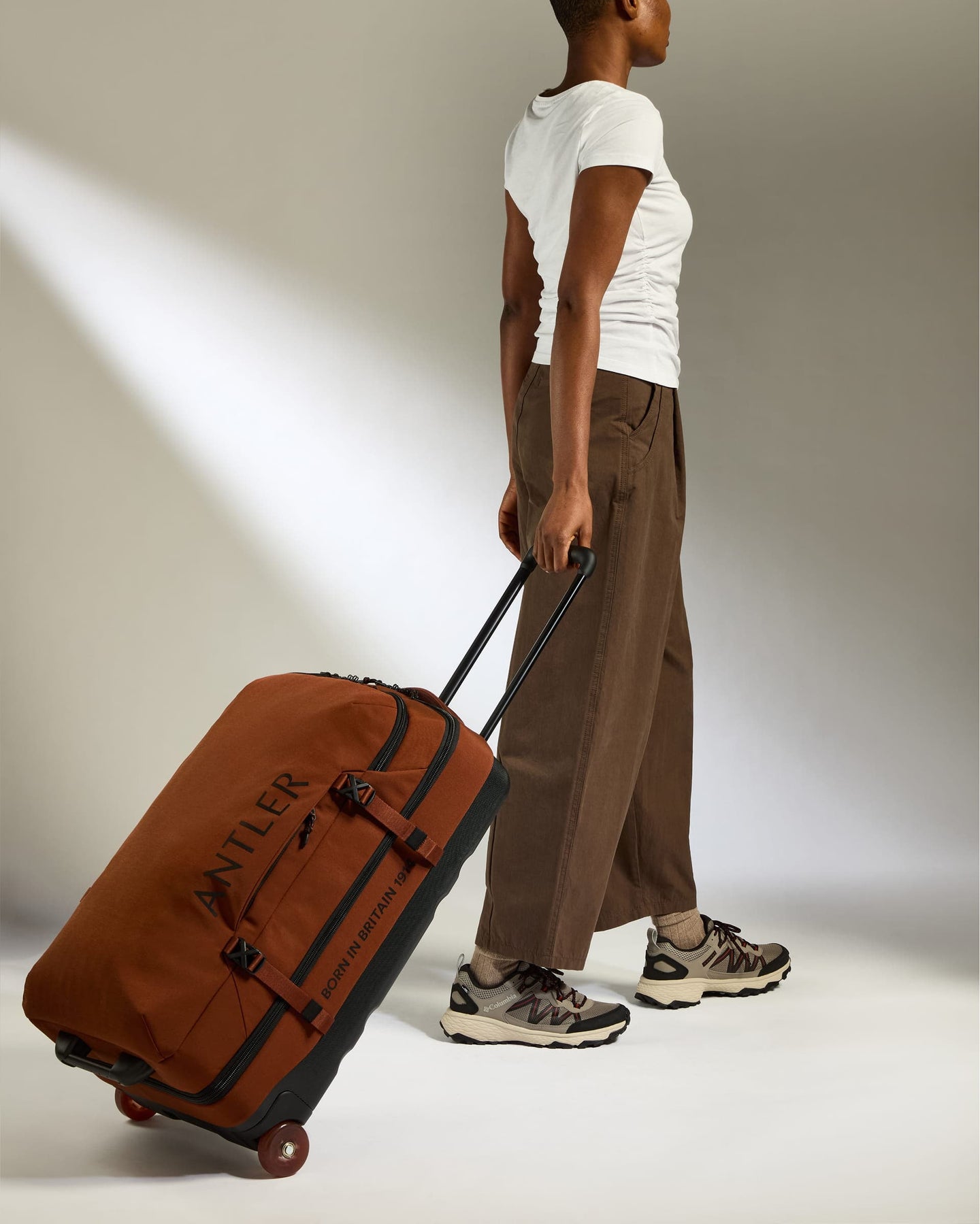 Antler Luggage -  Discovery Wheeled Duffel in Clay Brown - Wheeled Duffle Discovery Wheeled Duffel in Clay | Holdall Bag & Suitcase