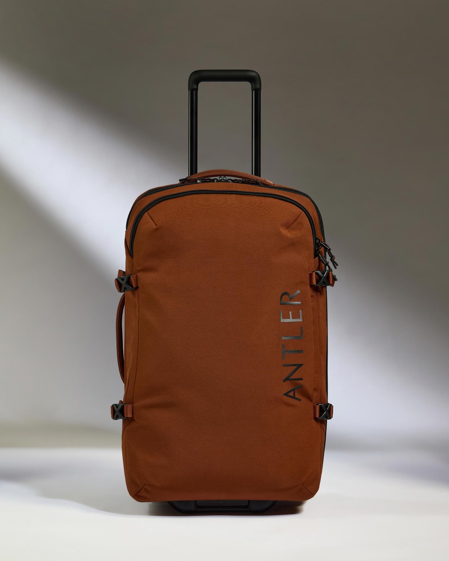 Antler Luggage -  Discovery Wheeled Duffel in Clay Brown - Wheeled Duffle Discovery Wheeled Duffel in Clay | Holdall Bag & Suitcase