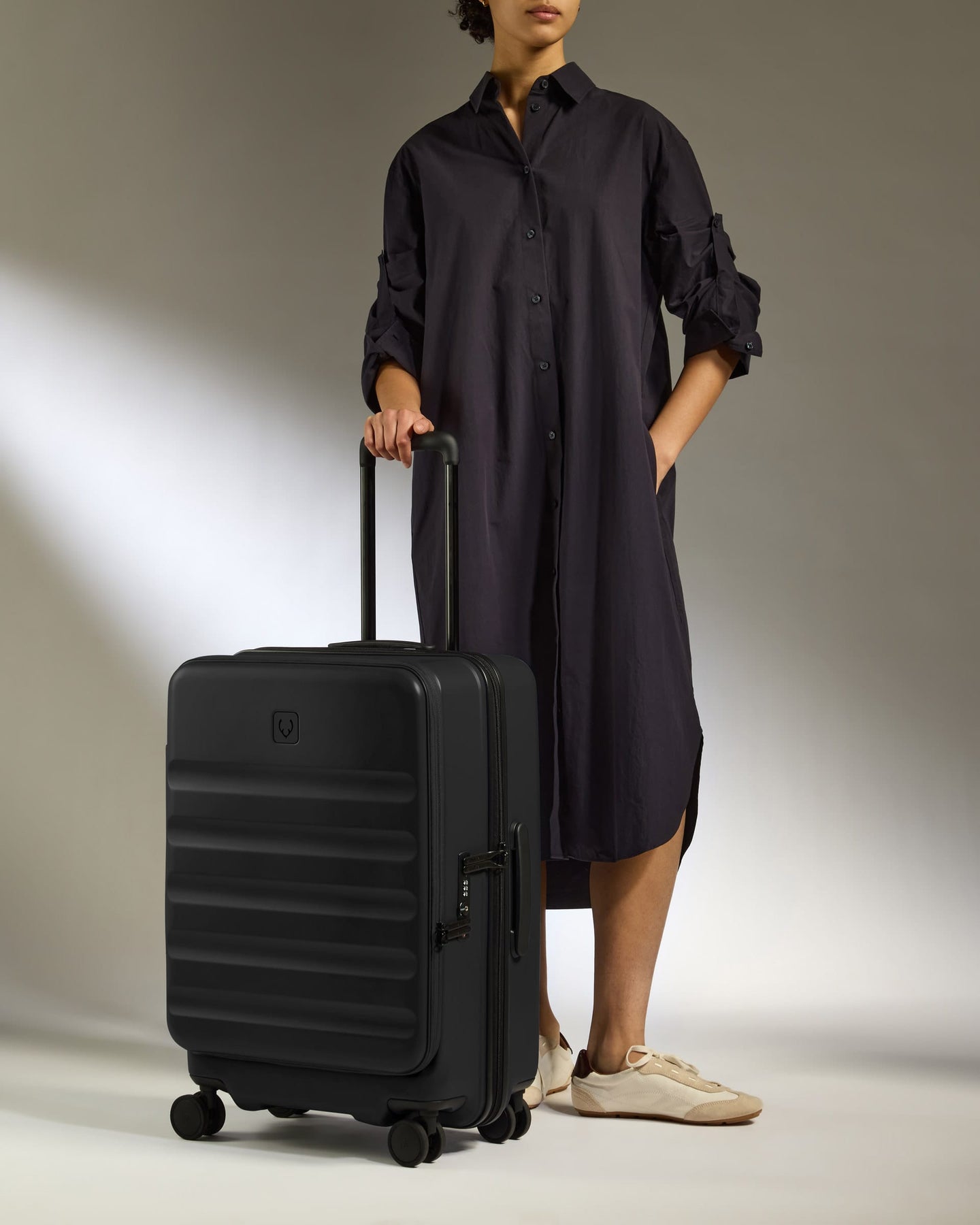 Antler Luggage -  Dual Opening Medium Suitcase in Black - Icon Stripe - Expanding Rollercase | Medium 4W Dual Opening Medium Suitcase in Black - Icon Stripe | Lightweight & Hard Shell Suitcase