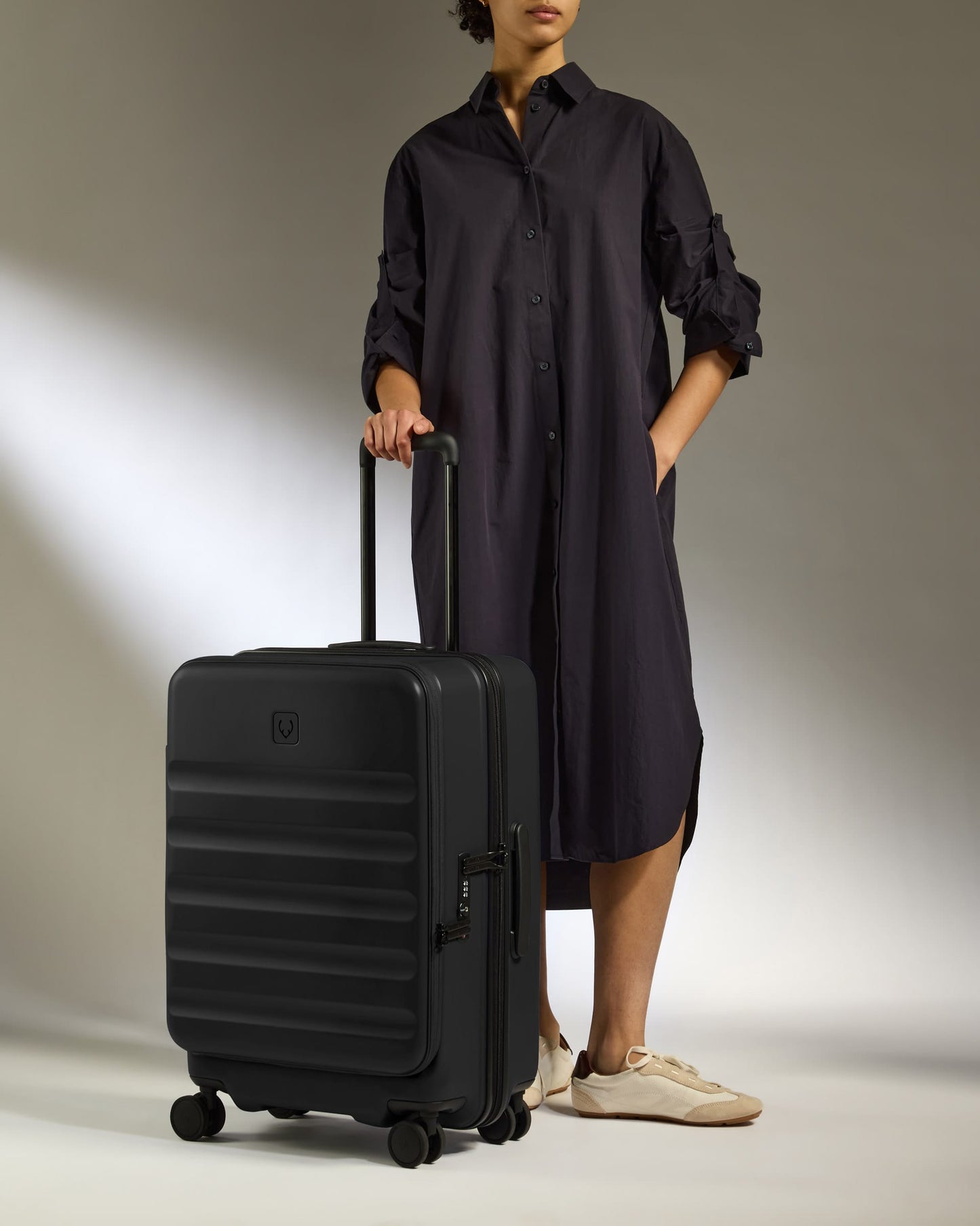 Antler Luggage -  Dual Opening Medium Suitcase in Black - Icon Stripe - Expanding Rollercase | Medium 4W Dual Opening Medium Suitcase in Black - Icon Stripe | Lightweight & Hard Shell Suitcase