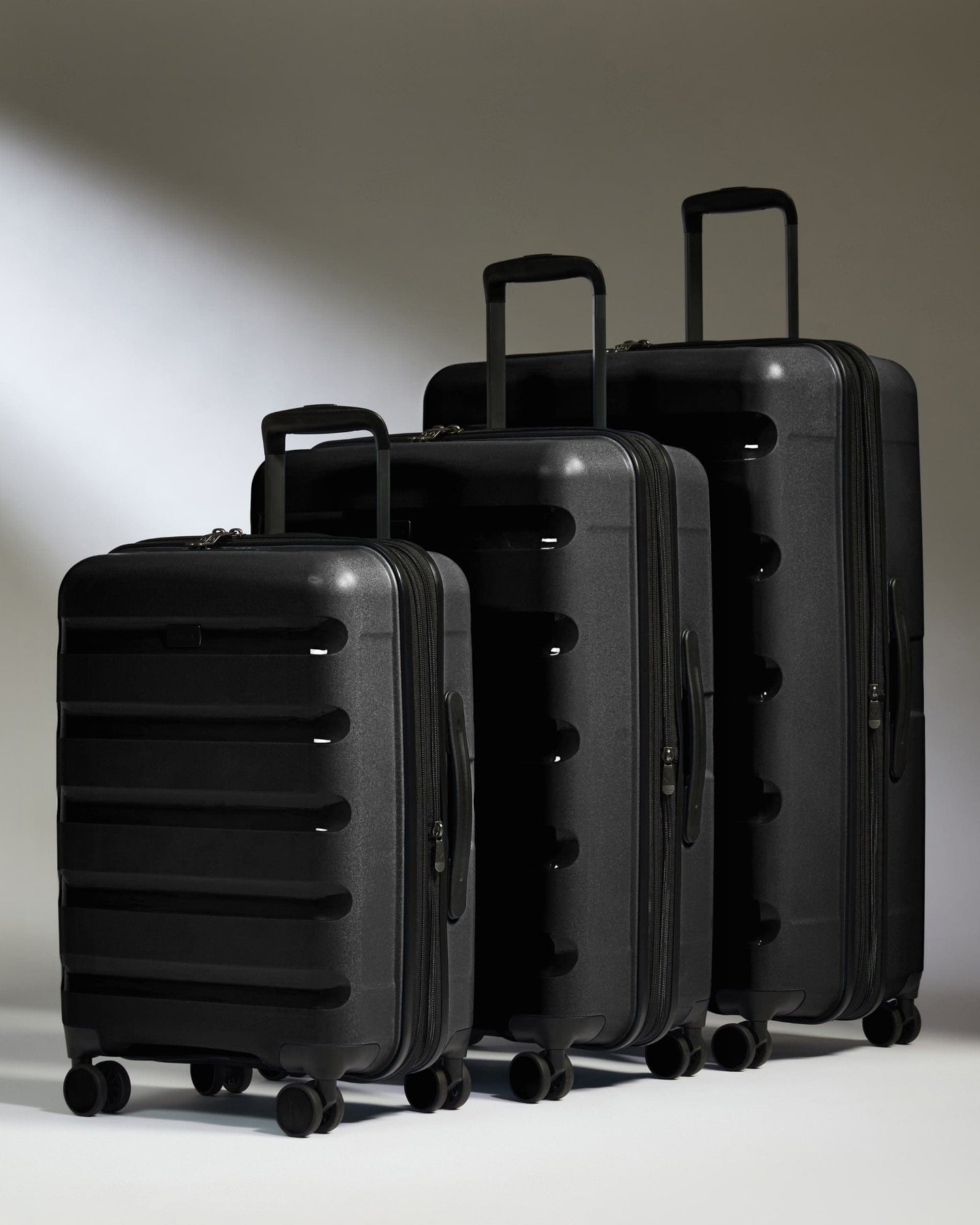 Antler Luggage -  Expandable Cabin Suitcase Set in Black - Logo Stripe - Hard Suitcase - Expander Cabin Set Expander Cabin Suitcase Set of 3 Black - Logo Stripe | Lightweight Hard Shell Luggage