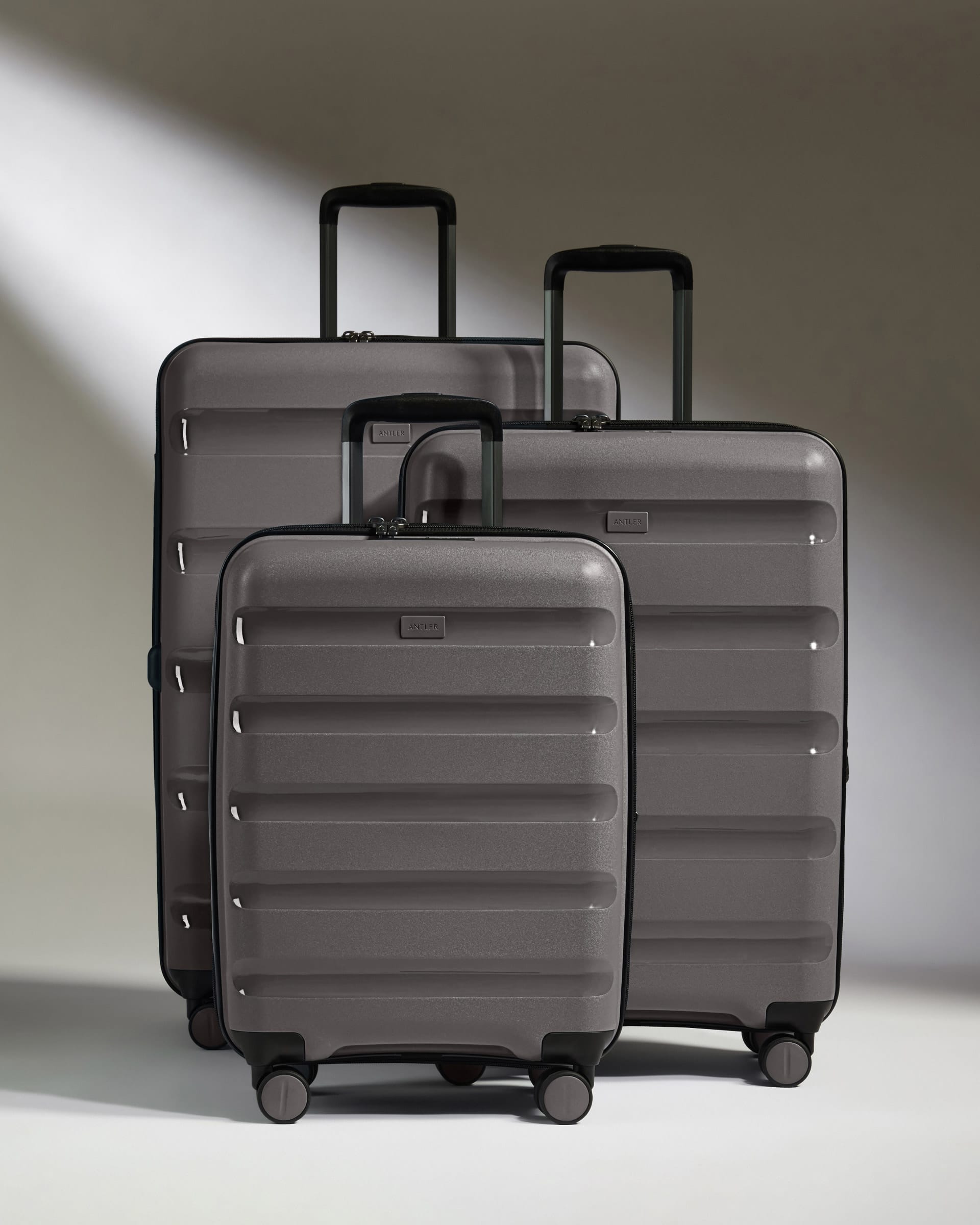 Antler Luggage -  Expandable Cabin Suitcase Set in Gloss Gull Grey - Logo Stripe - Hard Suitcase - Expander Cabin Set Expander Cabin Suitcase Set of 3 Grey - Logo Stripe | Lightweight Hard Shell Luggage
