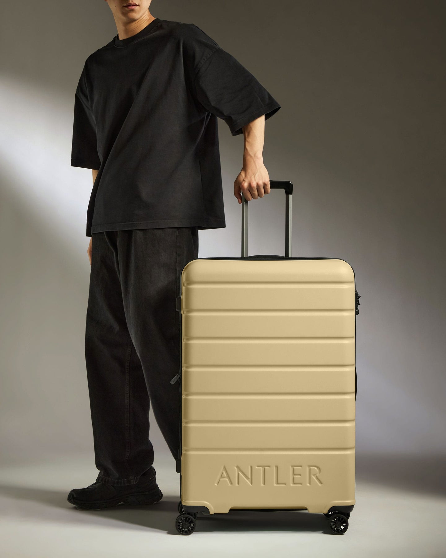 Antler Luggage -  Expandable Large Suitcase in Dark Sand - Logo - Hard Suitcase - Large Large Suitcase Yellow - Logo | Lightweight Hard Shell Luggage