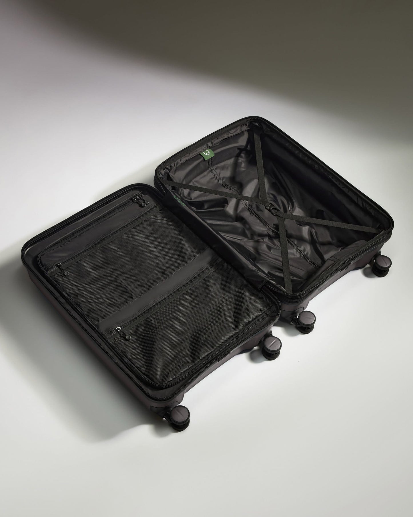 Antler Luggage -  Expandable Medium Suitcase in Gloss Gull Grey - Logo Stripe - Expanding Rollercase | Medium 4W Expandable Medium Suitcase in Gloss Gull Grey - Logo Stripe