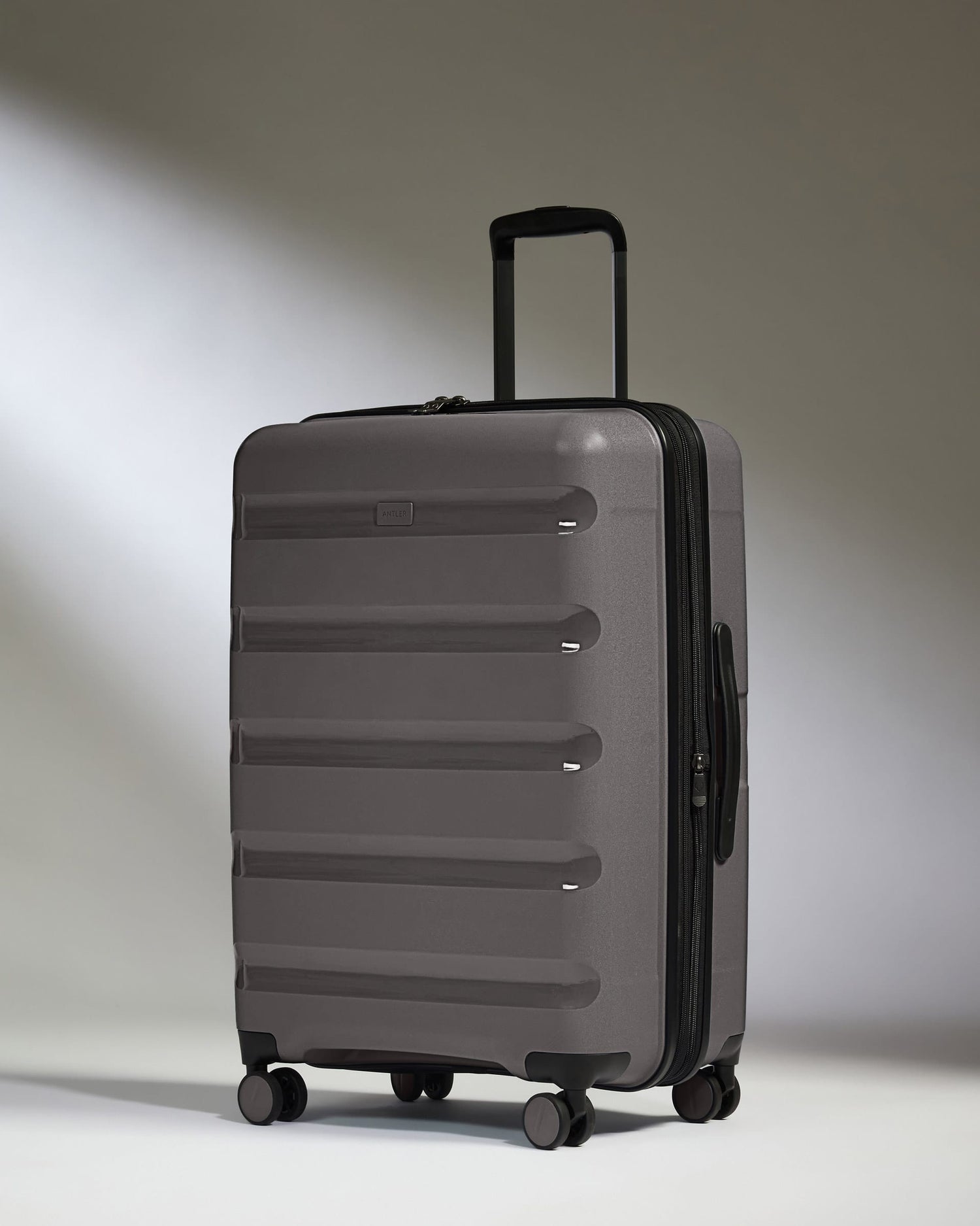Antler Luggage -  Expandable Medium Suitcase in Gloss Gull Grey - Logo Stripe - Expanding Rollercase | Medium 4W Expandable Medium Suitcase in Gloss Gull Grey - Logo Stripe