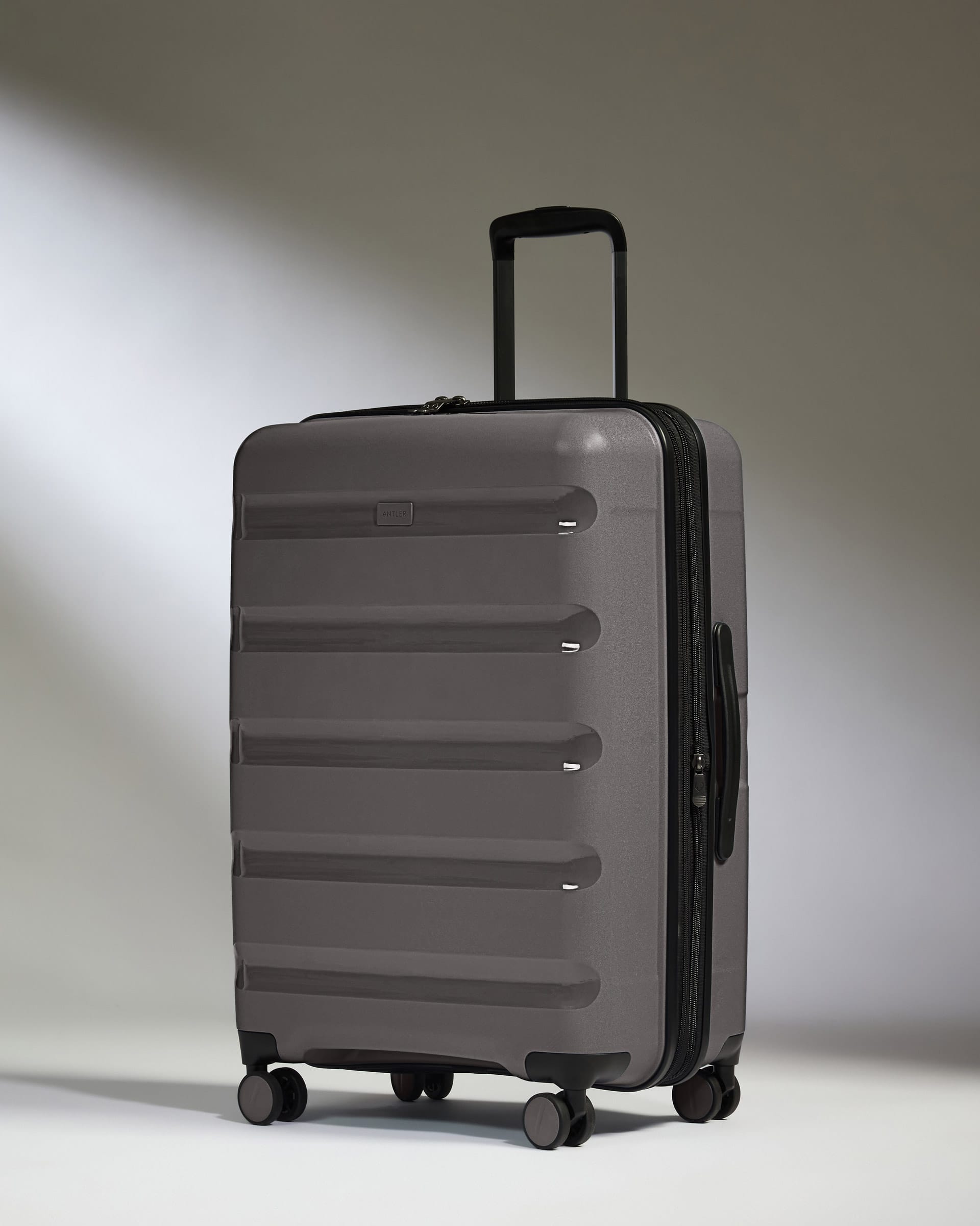 Expandable Medium Suitcase Gloss Gull Logo Stripe