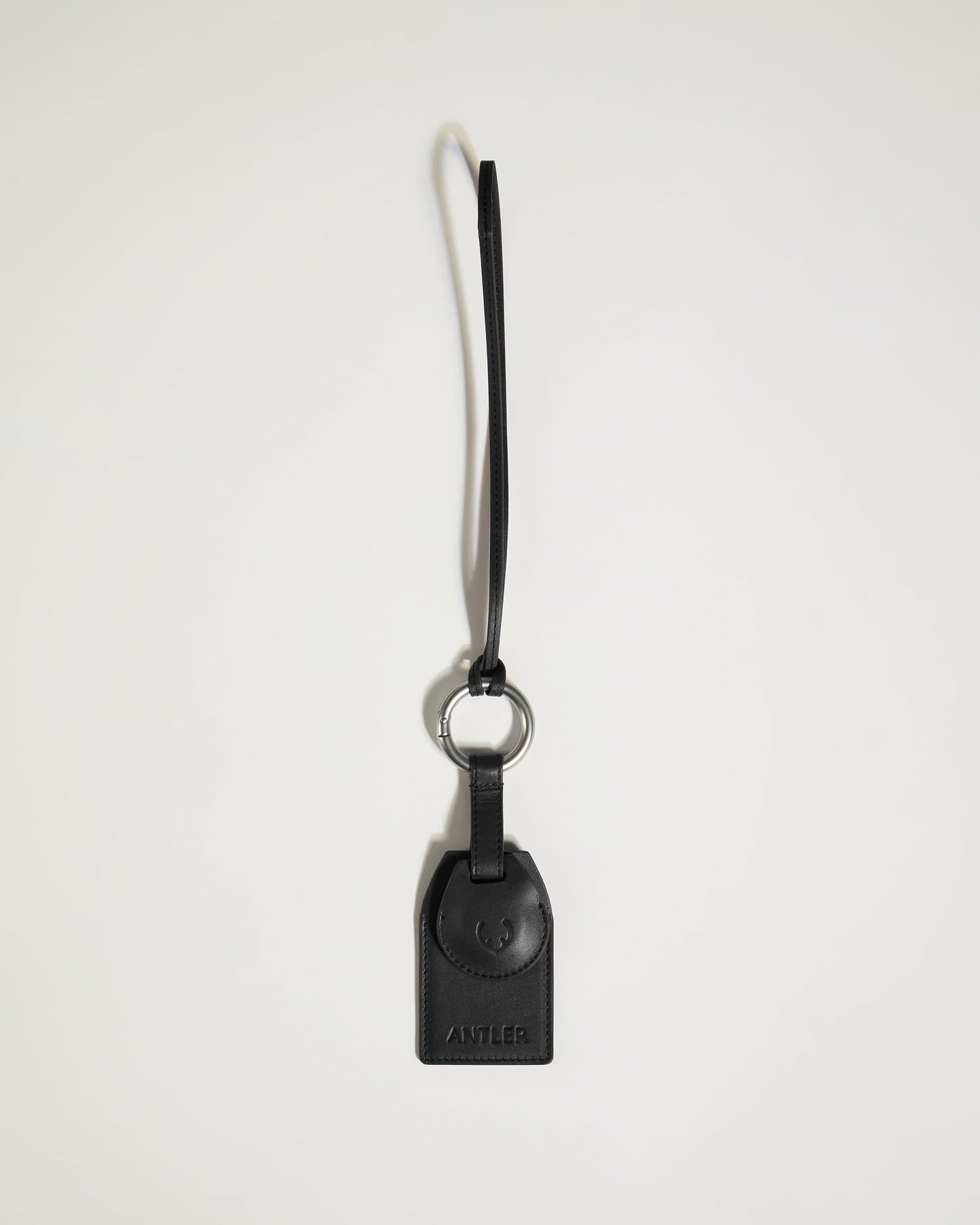 Antler Luggage -  Heritage AirTag Luggage Tag in Black - Luggage Tags Heritage AirTag Luggage Tag in Black