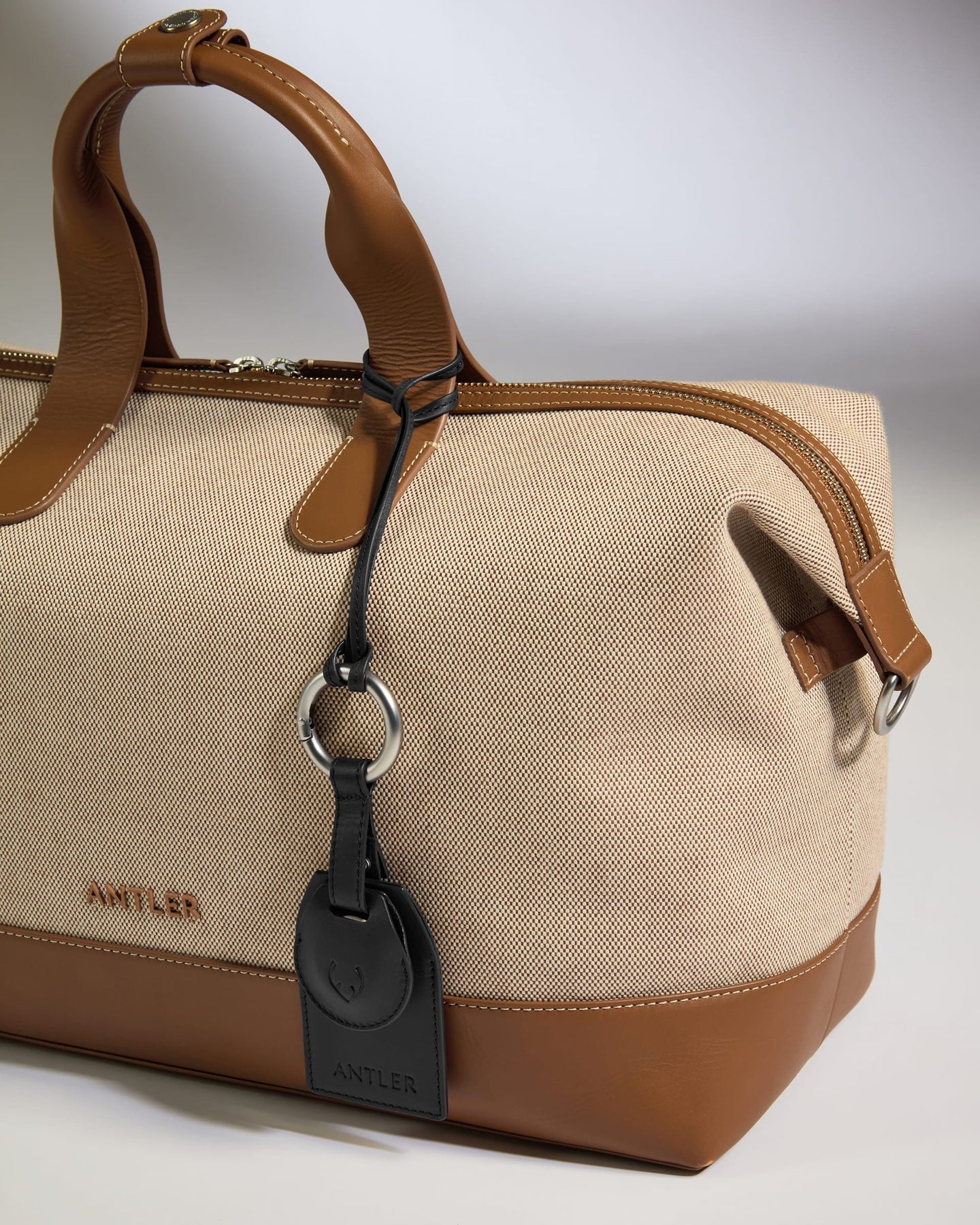 Antler Luggage -  Heritage AirTag Luggage Tag in Black - Luggage Tags Heritage AirTag Luggage Tag in Black