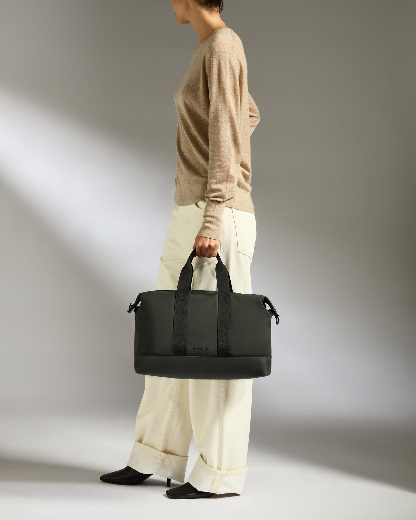 Antler Luggage -  Icon Overnight Bag in Dark Khaki Green - Overnight Bag Icon Overnight Bag in Khaki Green | Weekend Bags & Overnight Travel Bags