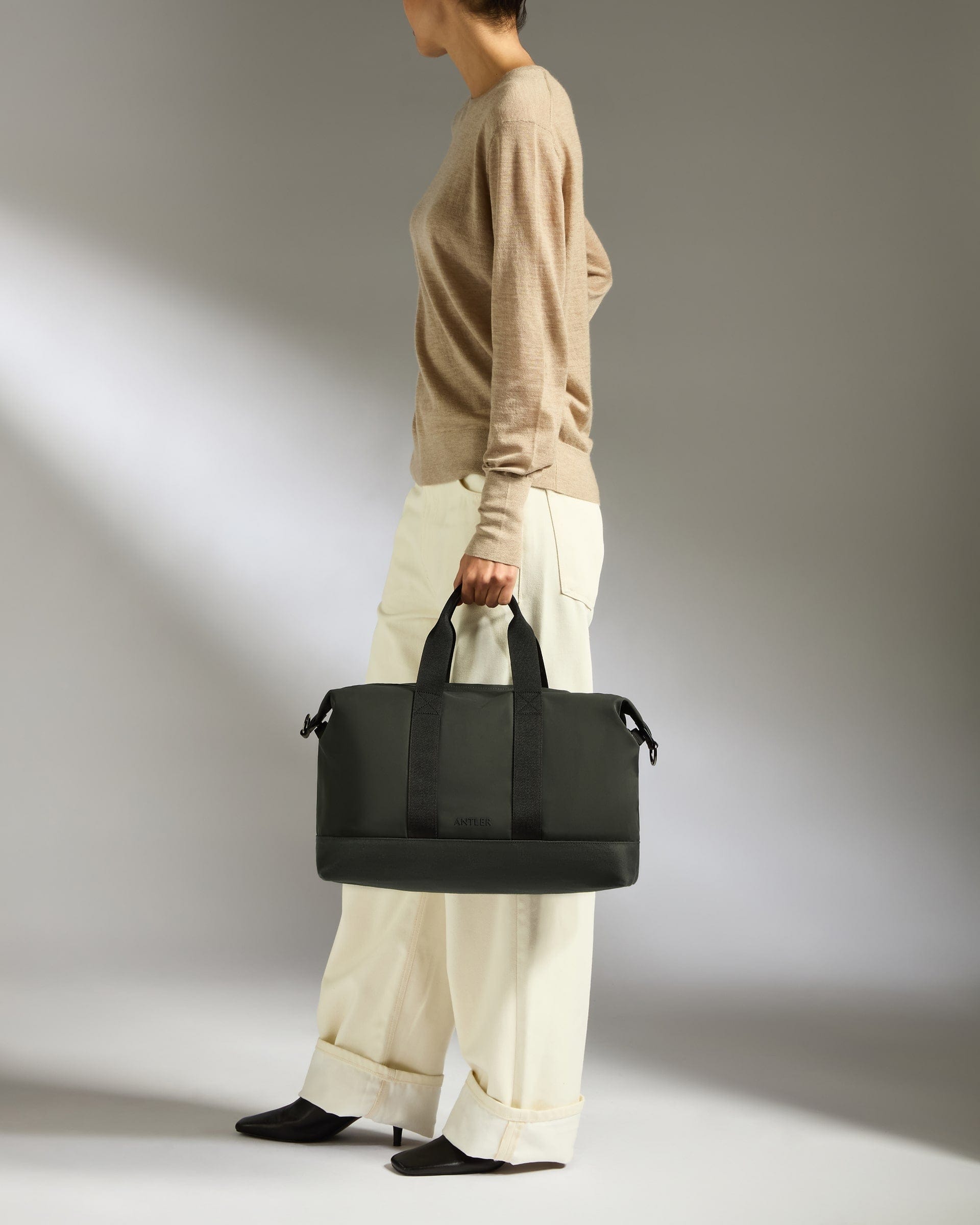 Antler Luggage -  Icon Overnight Bag in Dark Khaki Green - Overnight Bag Icon Overnight Bag in Khaki Green | Weekend Bags & Overnight Travel Bags