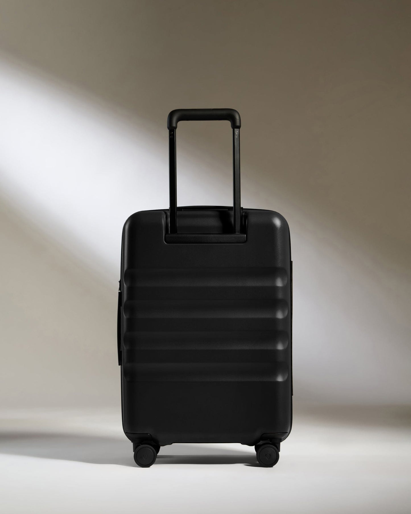 Antler Luggage -  Icon Stripe Biggest Cabin in Black - Hard Suitcase Icon Stripe Biggest Cabin in Black | Lightweight & Hard Shell Suitcase