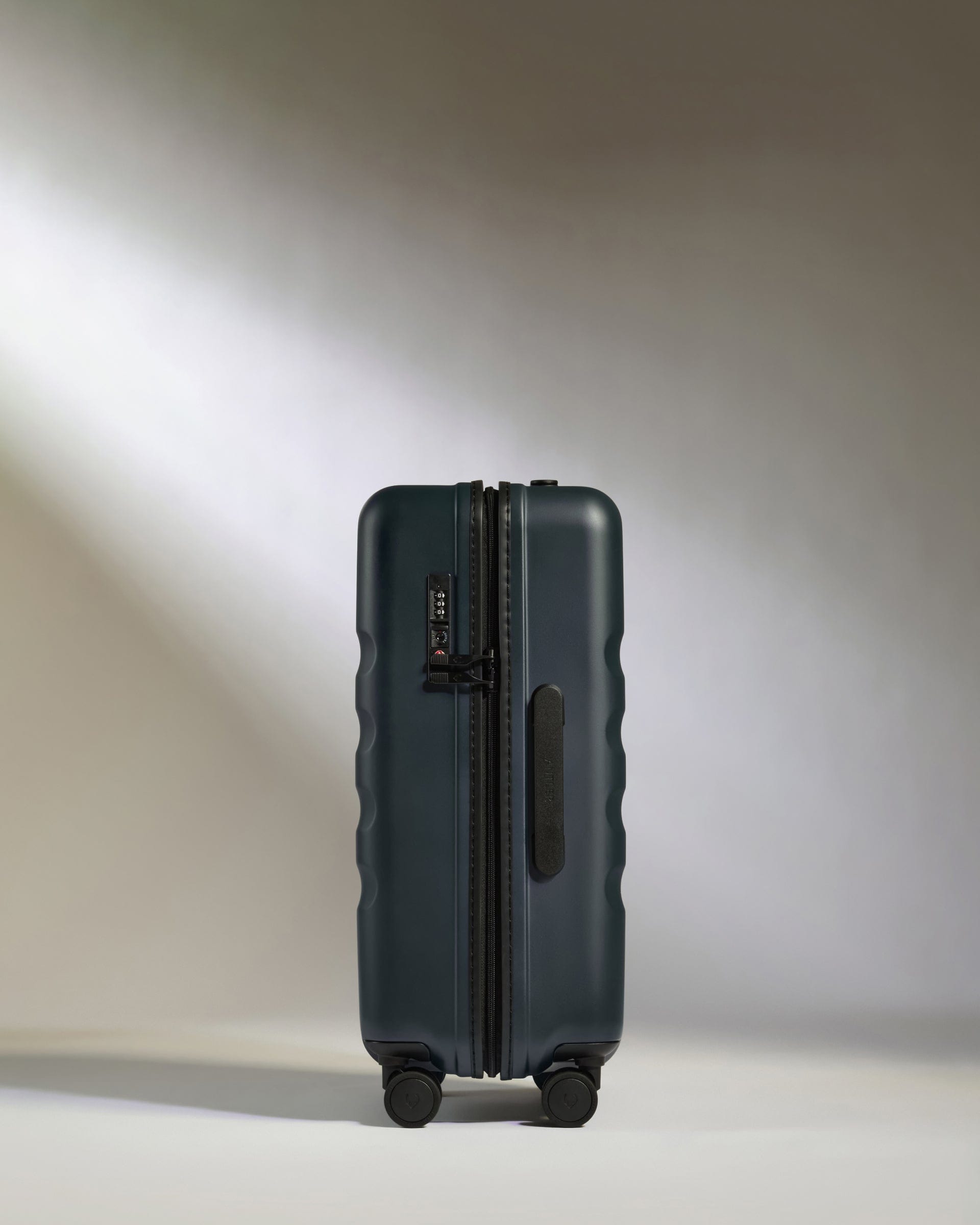 Antler Luggage -  Icon Stripe Biggest Cabin in Indigo Blue - Hard Suitcase Icon Stripe Biggest Cabin in Blue | Lightweight & Hard Shell Suitcase