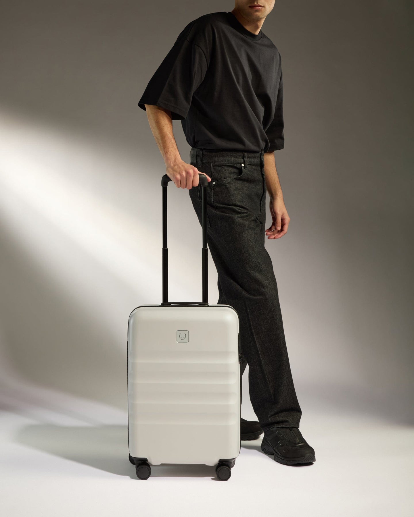 Antler Luggage -  Icon Stripe Biggest Cabin in Taupe - Hard Suitcase Icon Stripe Biggest Cabin in Taupe | Lightweight & Hard Shell Suitcase