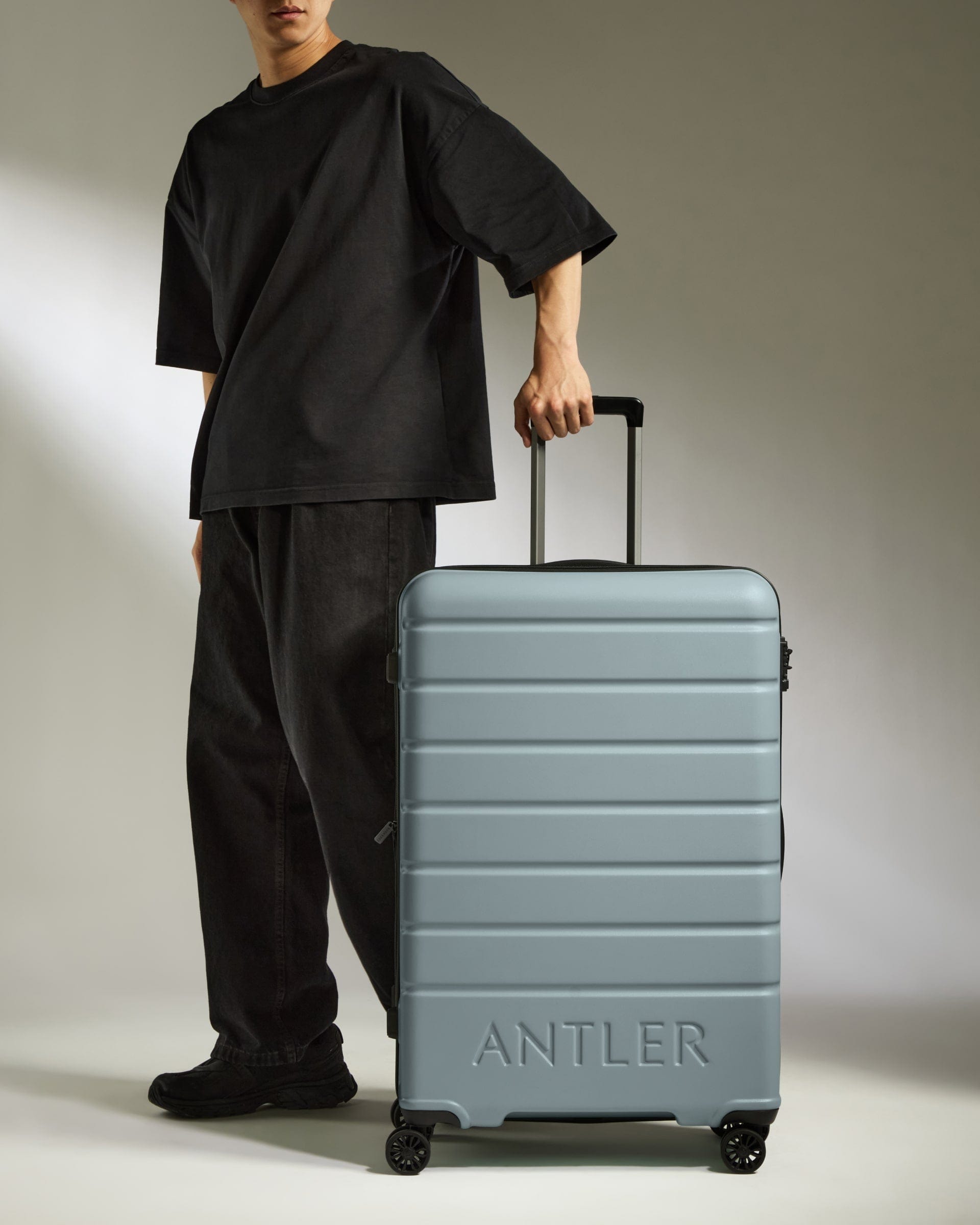 Antler Luggage -  Large Suitcase in Cool Grey - Logo - Hard Suitcase - Large Large Suitcase Cool Grey - Logo | Lightweight Hard Shell Luggage