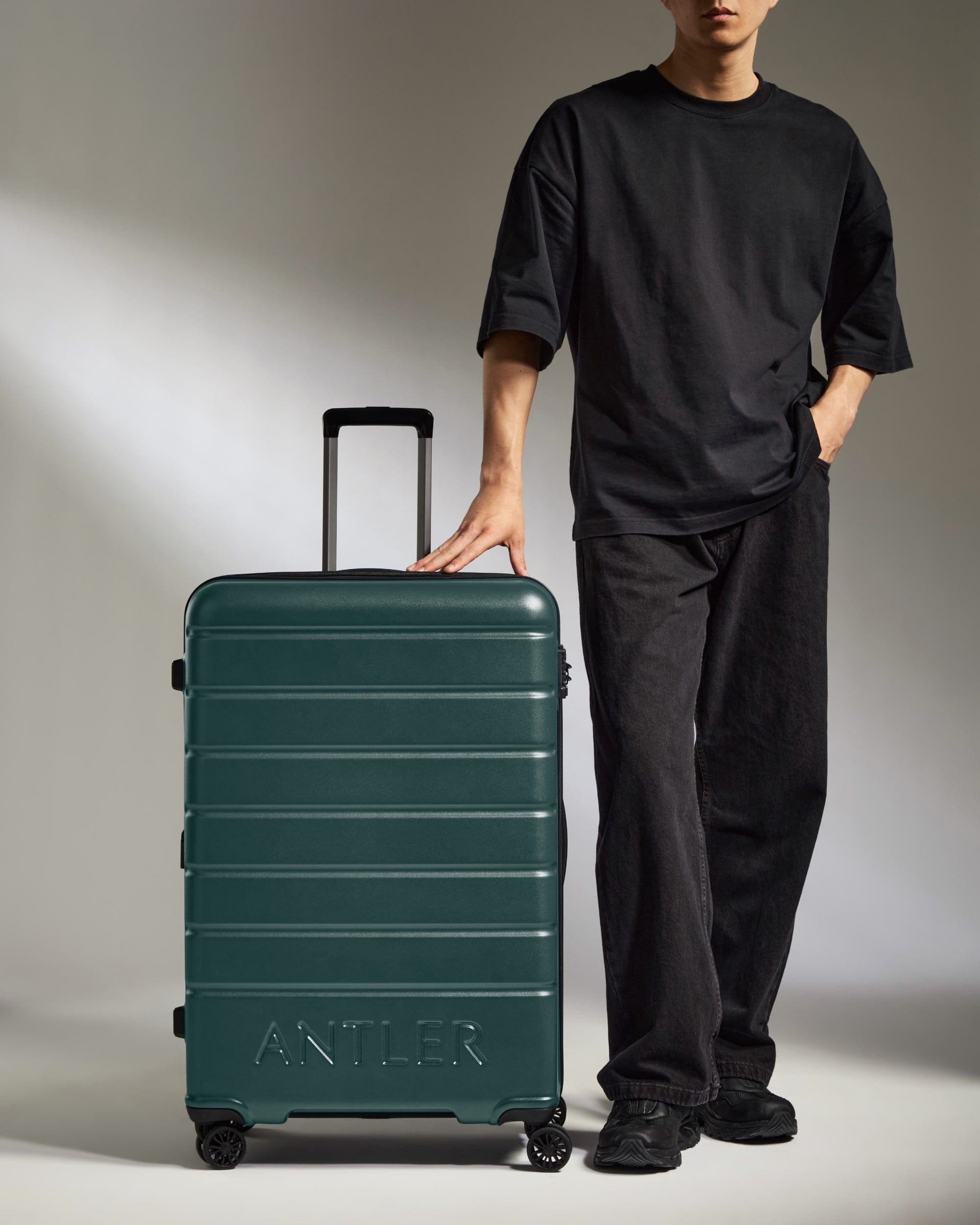 Antler Luggage -  Large Suitcase in Dark Teal - Logo - Hard Suitcase - Large Large Suitcase Dark Teal - Logo | Lightweight Hard Shell Luggage