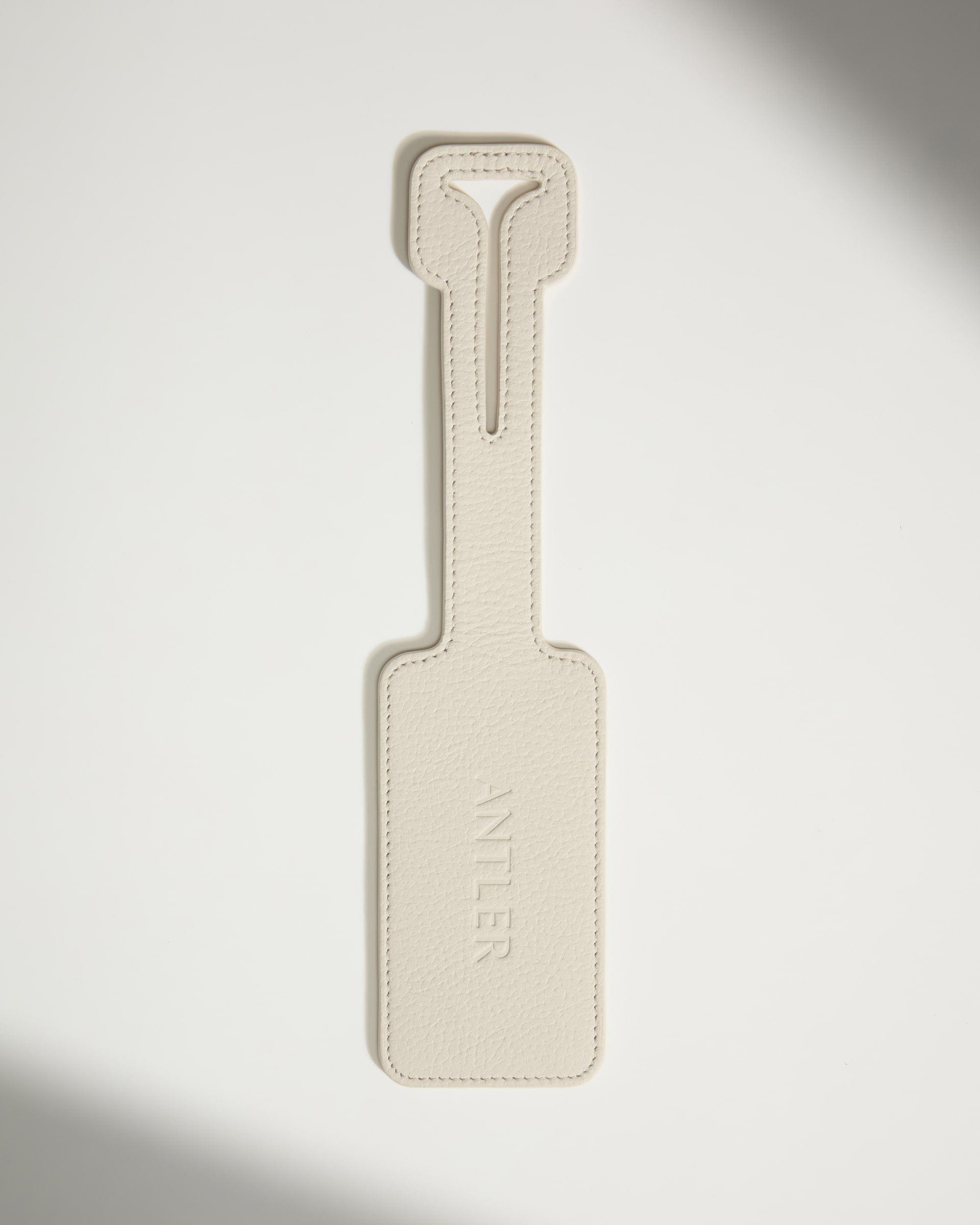 Antler Luggage -  Luggage Tag in Sandstone Leather - Heritage - Luggage Tags Luggage Tag in Sandstone Leather - Heritage | Travel Accessories