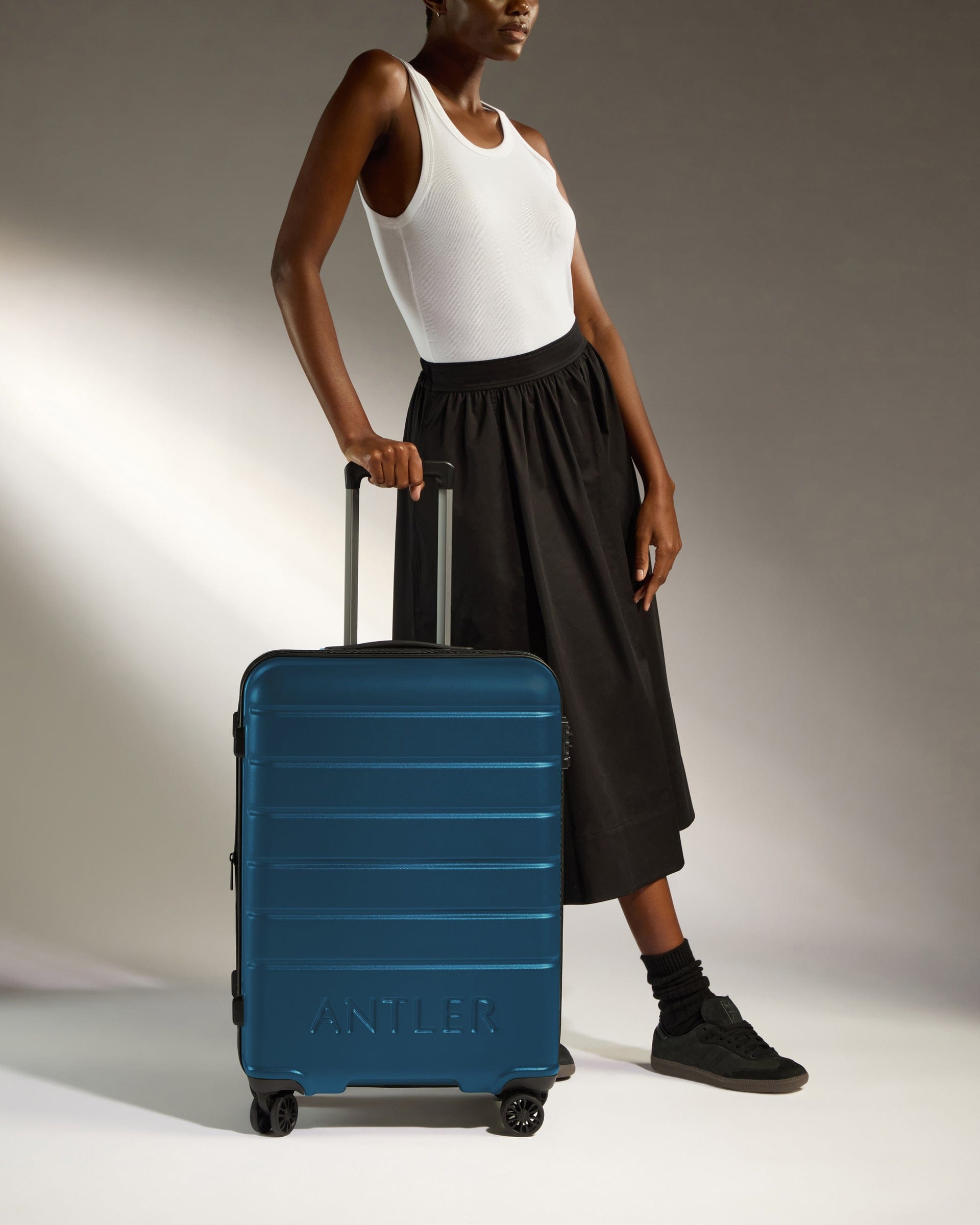 Antler Luggage -  Medium Suitcase in Bold Blue - Logo - Hard Suitcase - Medium Medium Suitcase Bold Blue - Logo | Lightweight Hard Shell Luggage