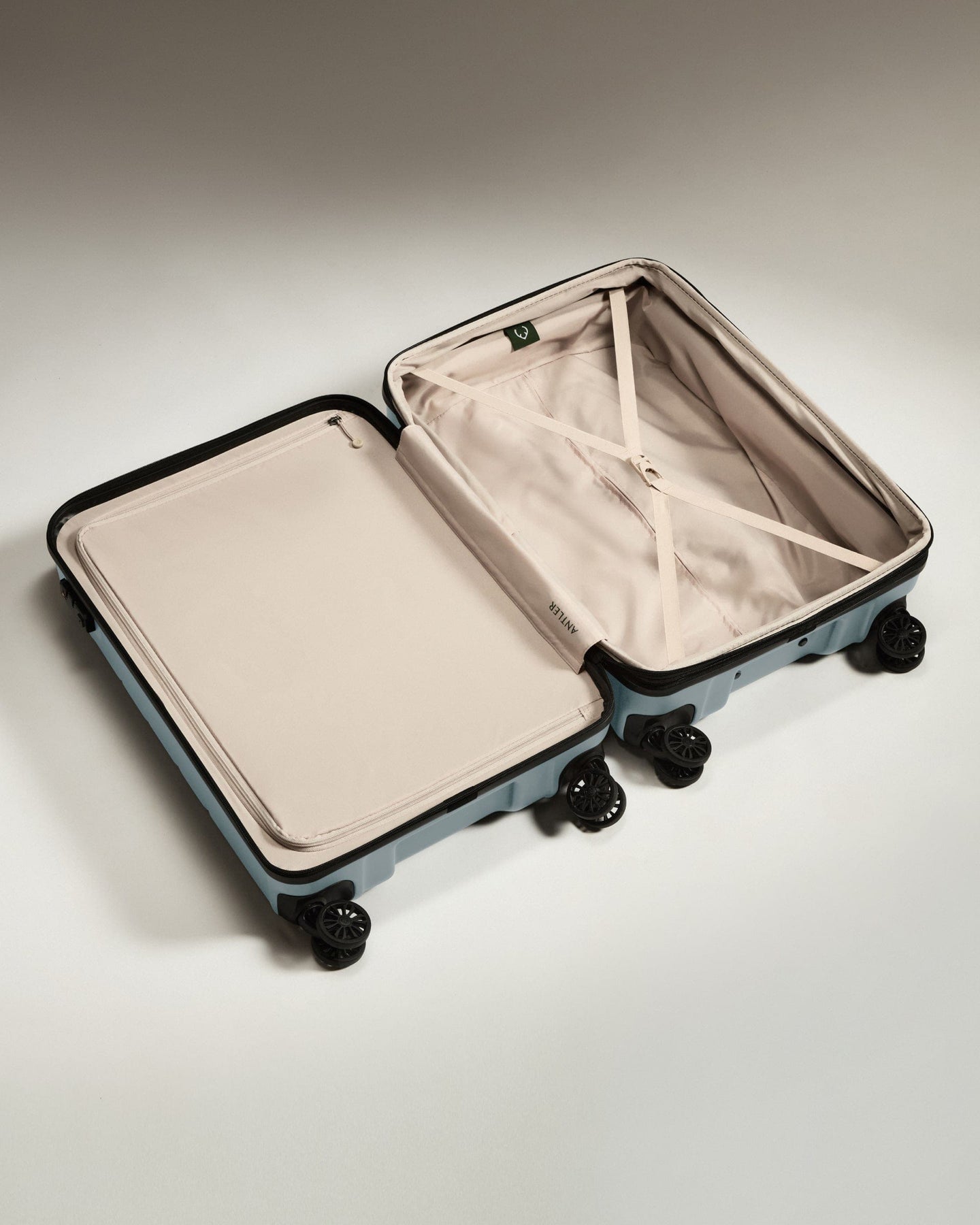 Antler Luggage -  Medium Suitcase in Cool Grey - Logo - Hard Suitcase - Medium Medium Suitcase Cool Grey - Logo | Lightweight Hard Shell Luggage