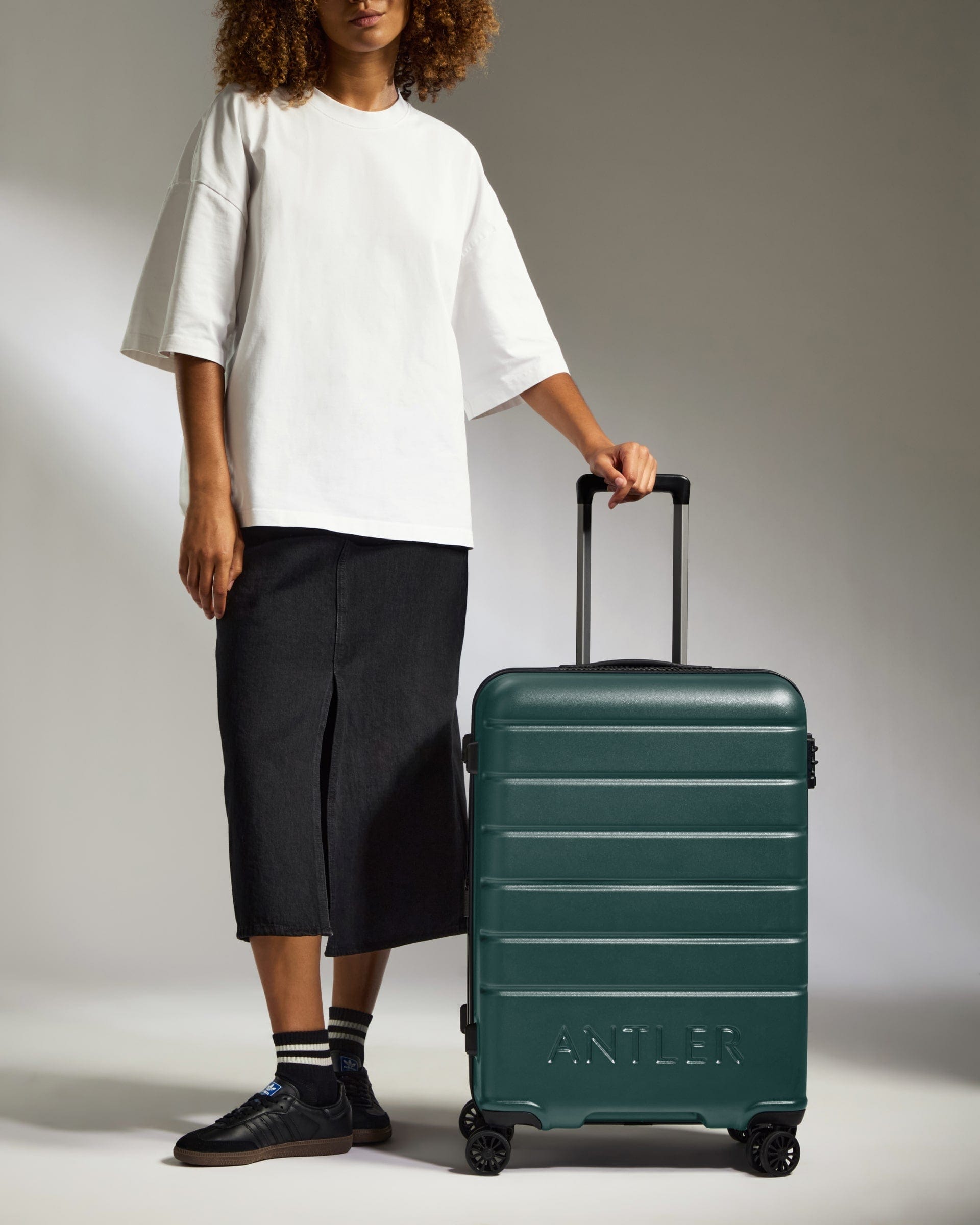 Antler Luggage -  Medium Suitcase in Dark Teal - Logo - Hard Suitcase - Medium Medium Suitcase Dark Teal - Logo | Lightweight Hard Shell Luggage