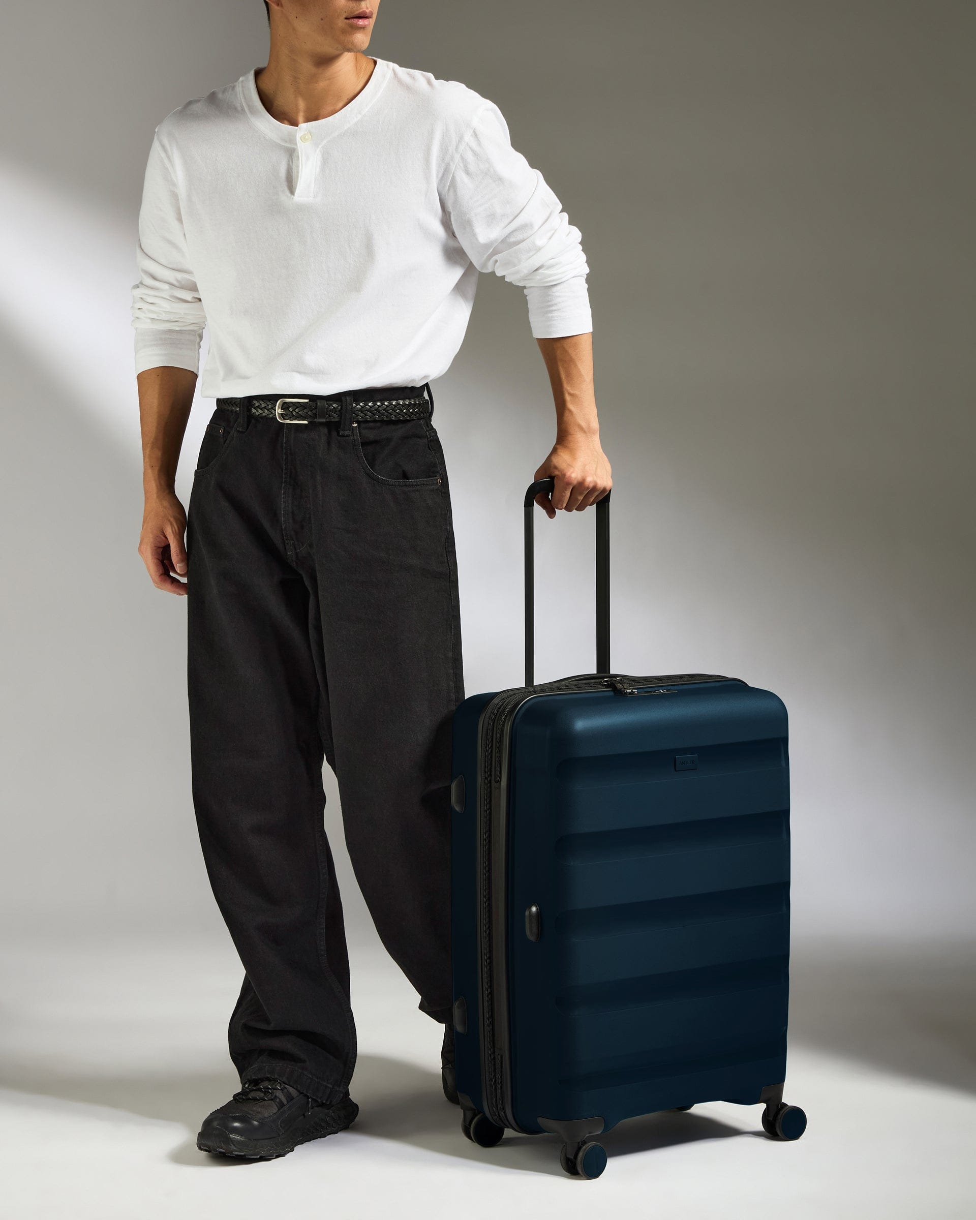 Antler Luggage -  Medium Suitcase in Midnight Blue - Logo Stripe - Hard Suitcase - Medium Medium Suitcase Midnight Blue - Logo Stripe | Lightweight Hard Shell Luggage