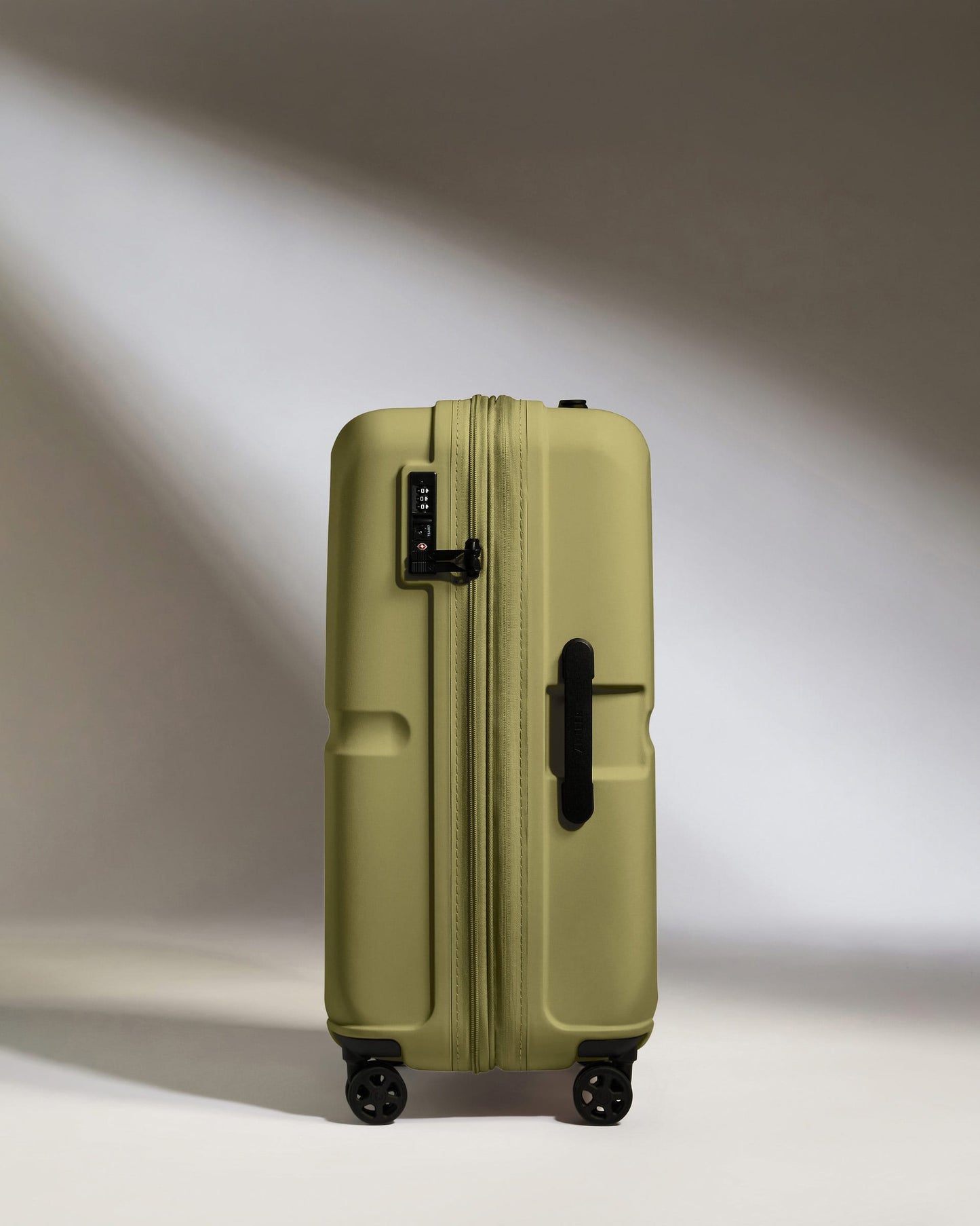 Antler Luggage -  Medium Suitcase in Reed Green - Single Stripe - Hard Suitcase - Medium Medium Suitcase in Green - Single Stripe | Check Luggage