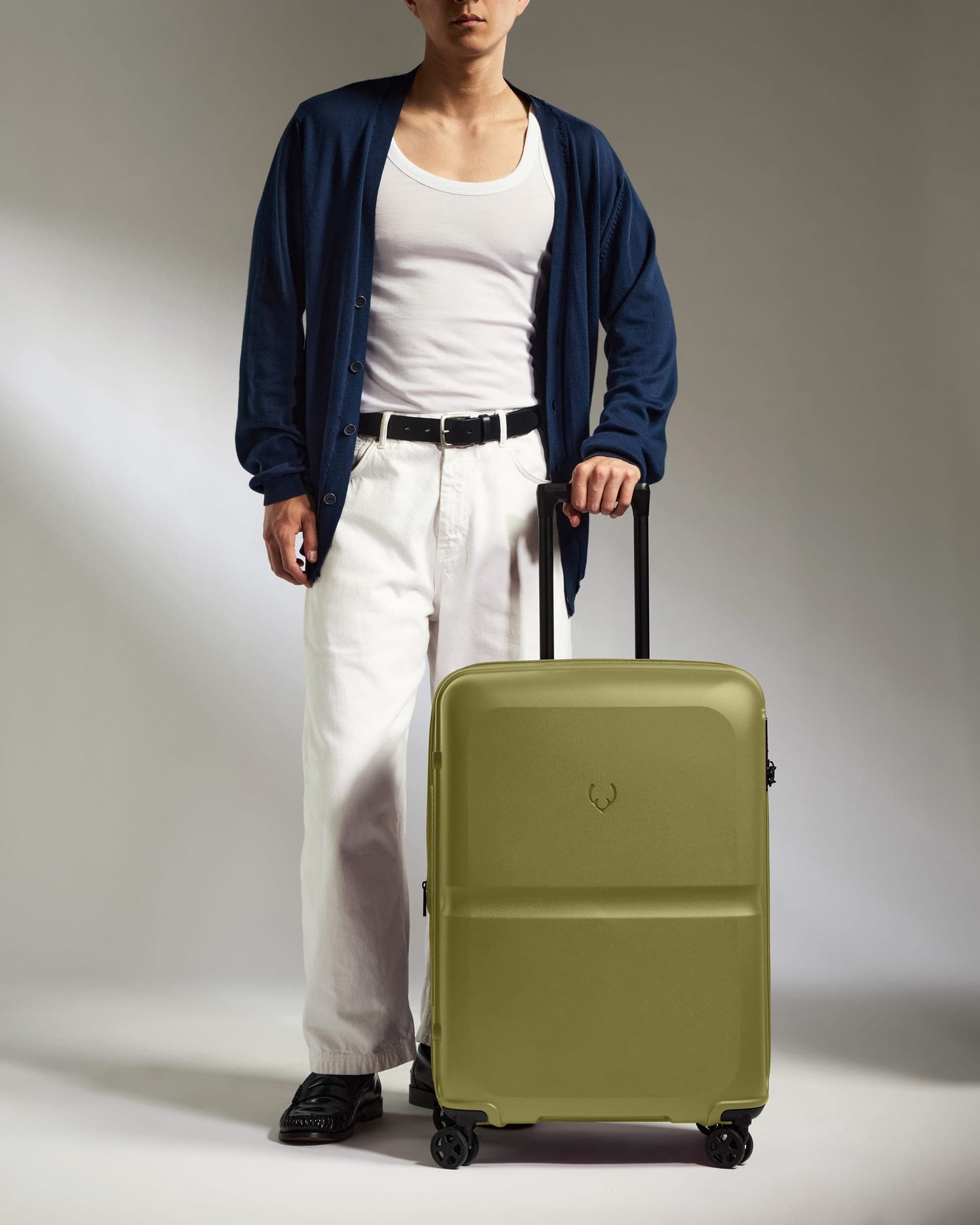 Antler Luggage -  Medium Suitcase in Reed Green - Single Stripe - Hard Suitcase - Medium Medium Suitcase in Green - Single Stripe | Check Luggage