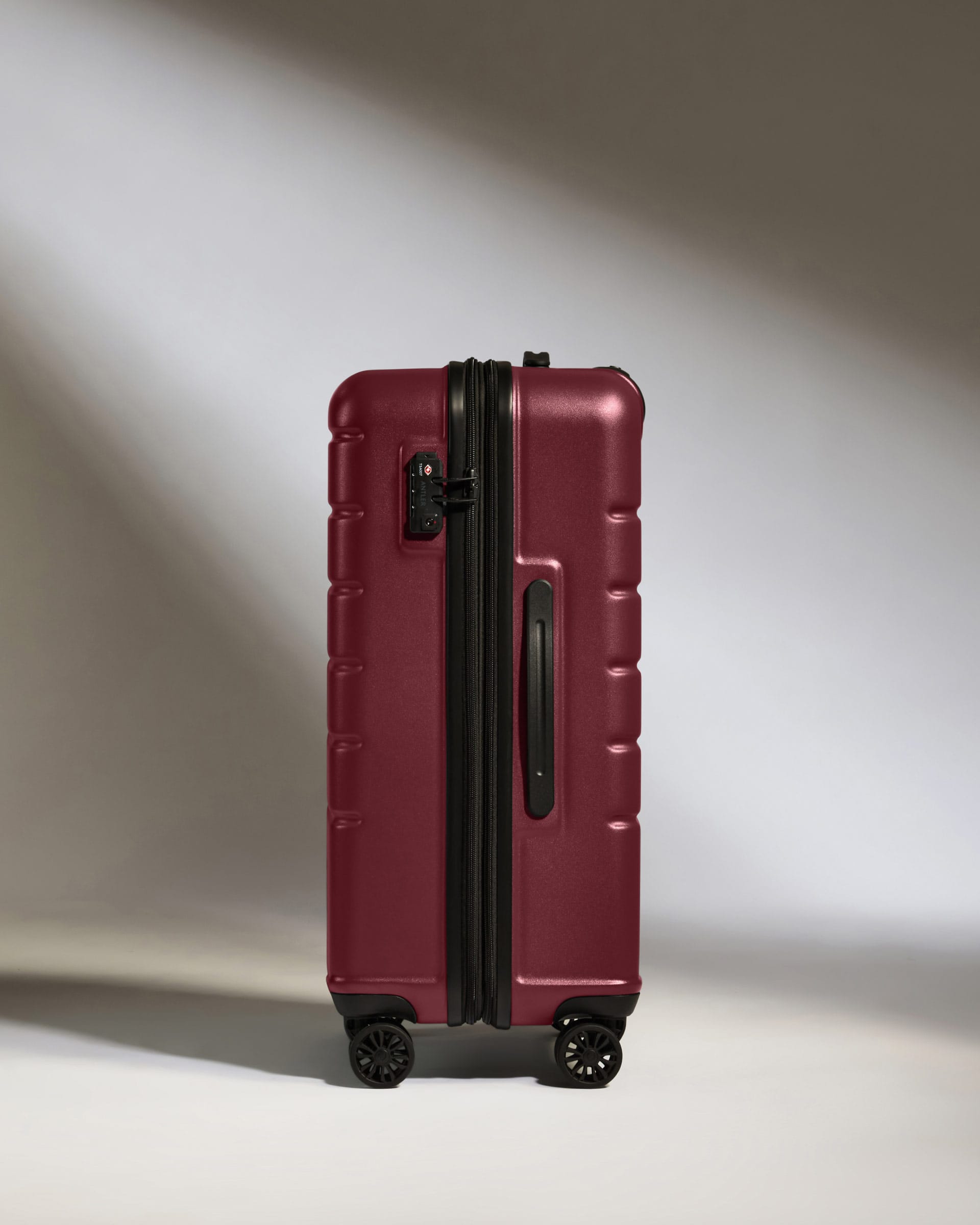 Antler Luggage -  Medium Suitcase in Rich Red - Logo - Hard Suitcase - Medium Medium Suitcase Red - Logo | Lightweight Hard Shell Luggage