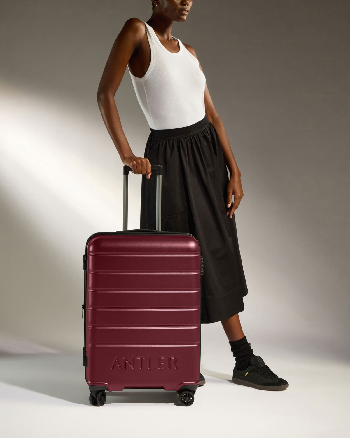 Antler Luggage -  Medium Suitcase in Rich Red - Logo - Hard Suitcase - Medium Medium Suitcase Red - Logo | Lightweight Hard Shell Luggage