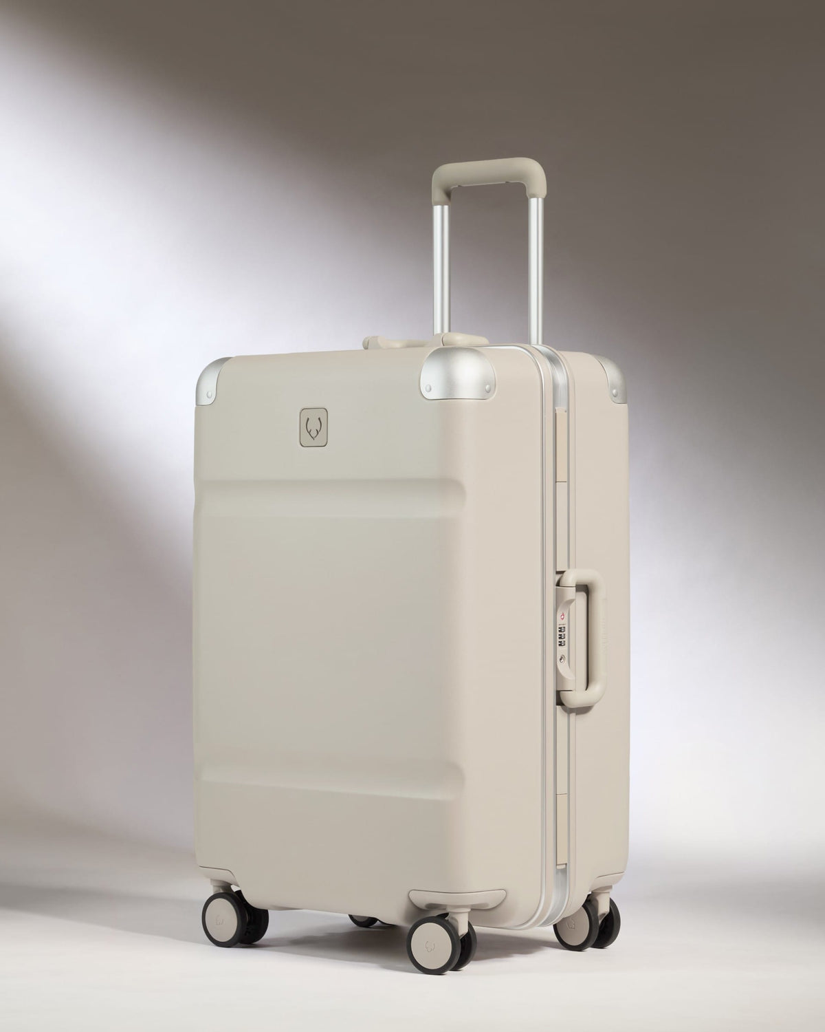 Antler Luggage -  Medium Suitcase in Sandstone - Heritage Stripe - Hard Suitcase Medium Suitcase in Sandstone - Heritage Stripe | Premium Hard Shell Trunk Luggage
