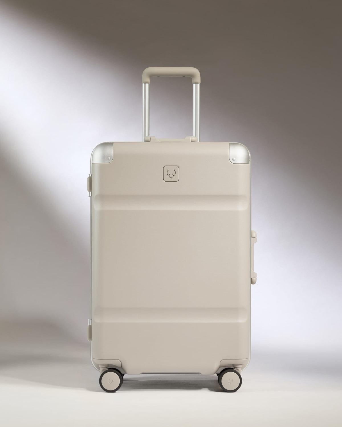 Antler Luggage -  Medium Suitcase in Sandstone - Heritage Stripe - Hard Suitcase Medium Suitcase in Sandstone - Heritage Stripe | Premium Hard Shell Trunk Luggage