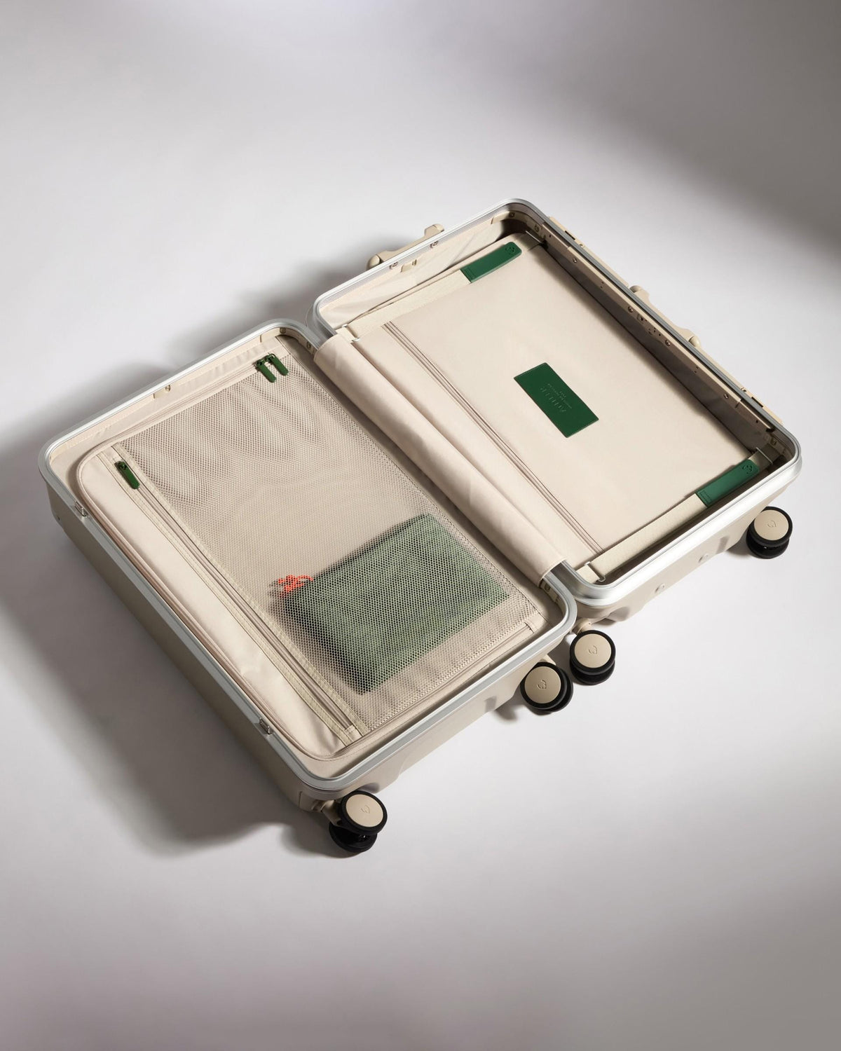 Antler Luggage -  Medium Suitcase in Sandstone - Heritage Stripe - Hard Suitcase Medium Suitcase in Sandstone - Heritage Stripe | Premium Hard Shell Trunk Luggage