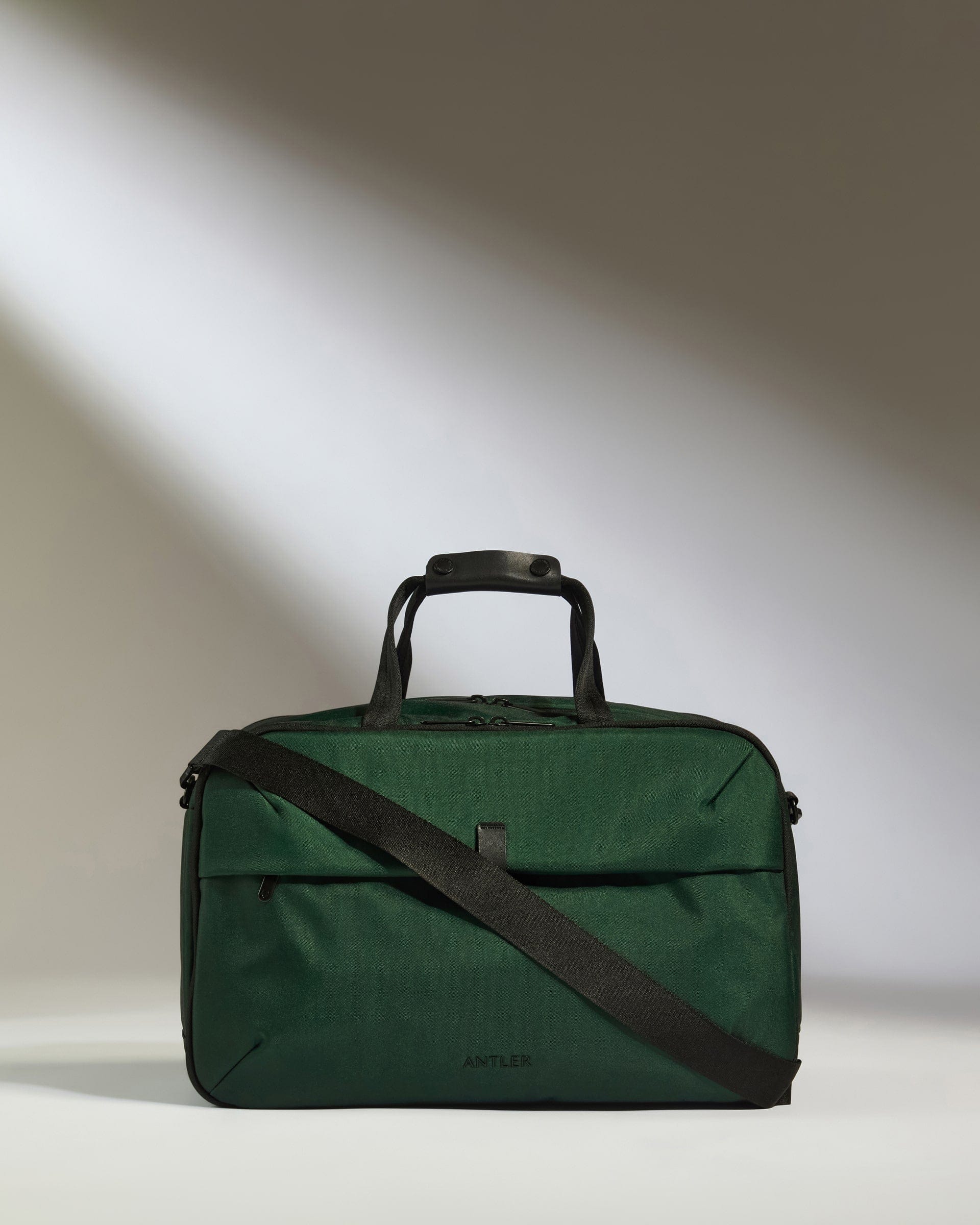 Overnight Bag in Green Urban Light Weekend Bags Overnight