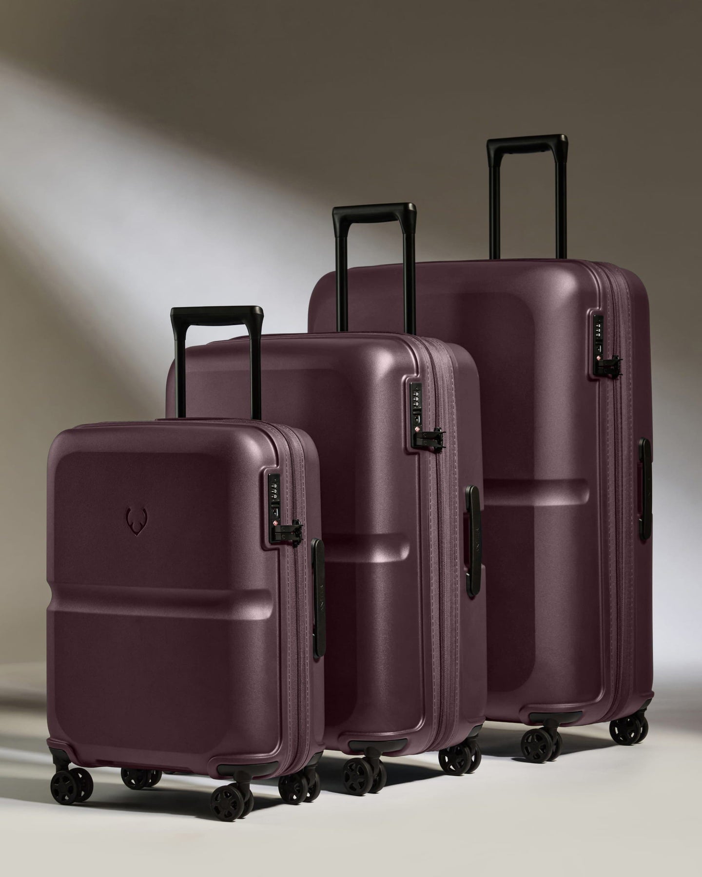 Antler Luggage -  Suitcase Set in Lagoon Red - Single Stripe - Hard Suitcase - Standard Cabin Set Suitcase Set in Red - Single Stripe | Cabin Luggage & Large Suitcases