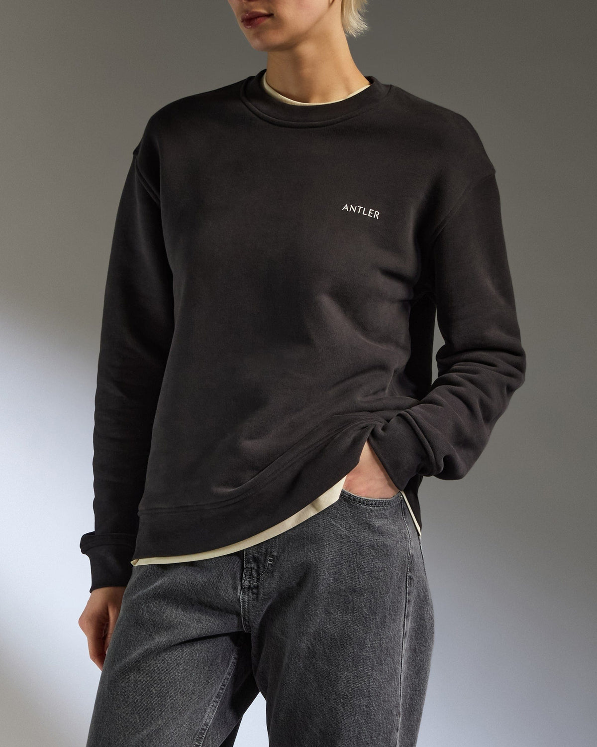 Travel Essential Sweatshirt Charcoal