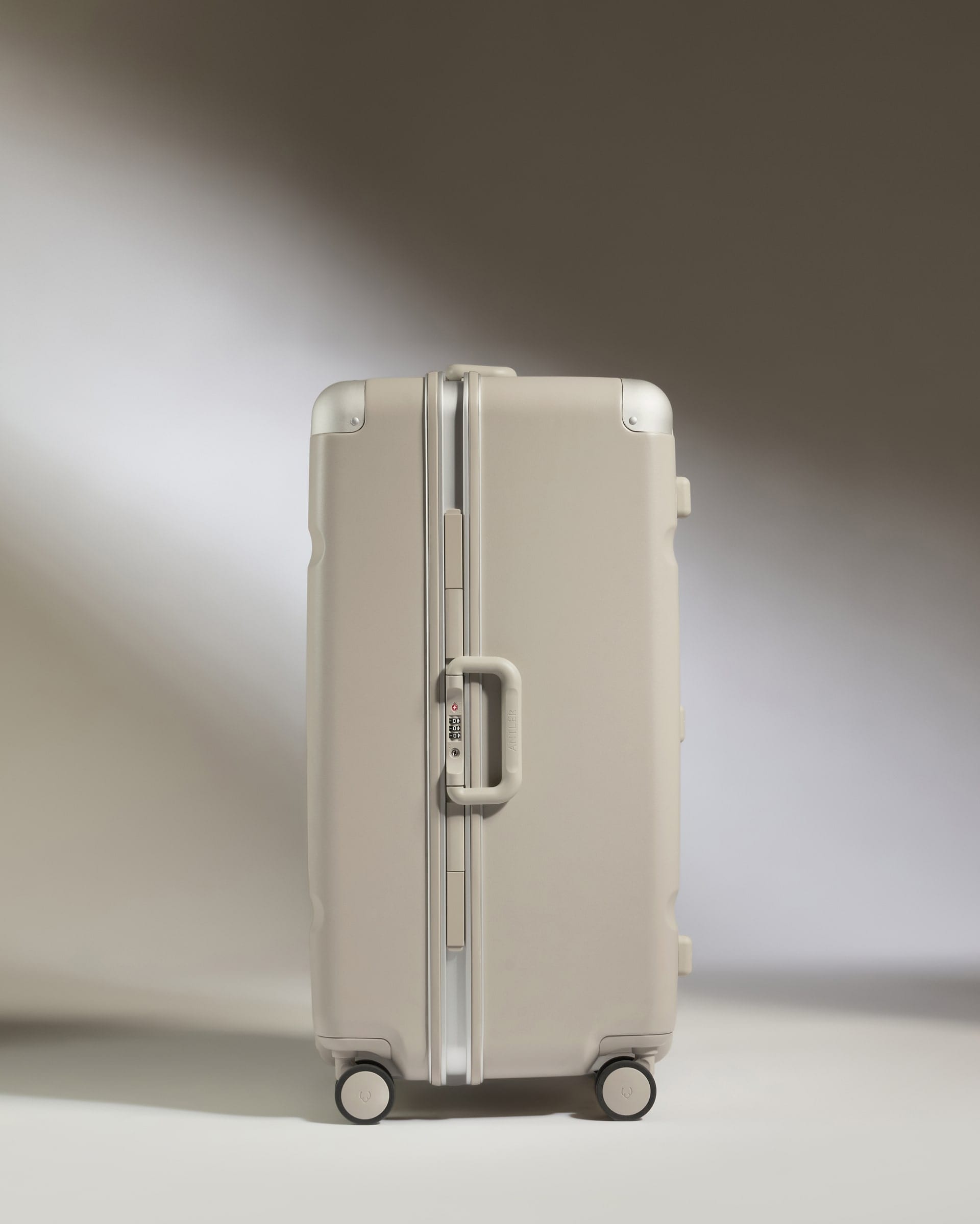 Antler Luggage -  Trunk Suitcase in Sandstone - Heritage Stripe - Hard Suitcase Trunk Suitcase in Beige - Heritage Stripe | Premium Hard Shell Trunk Luggage